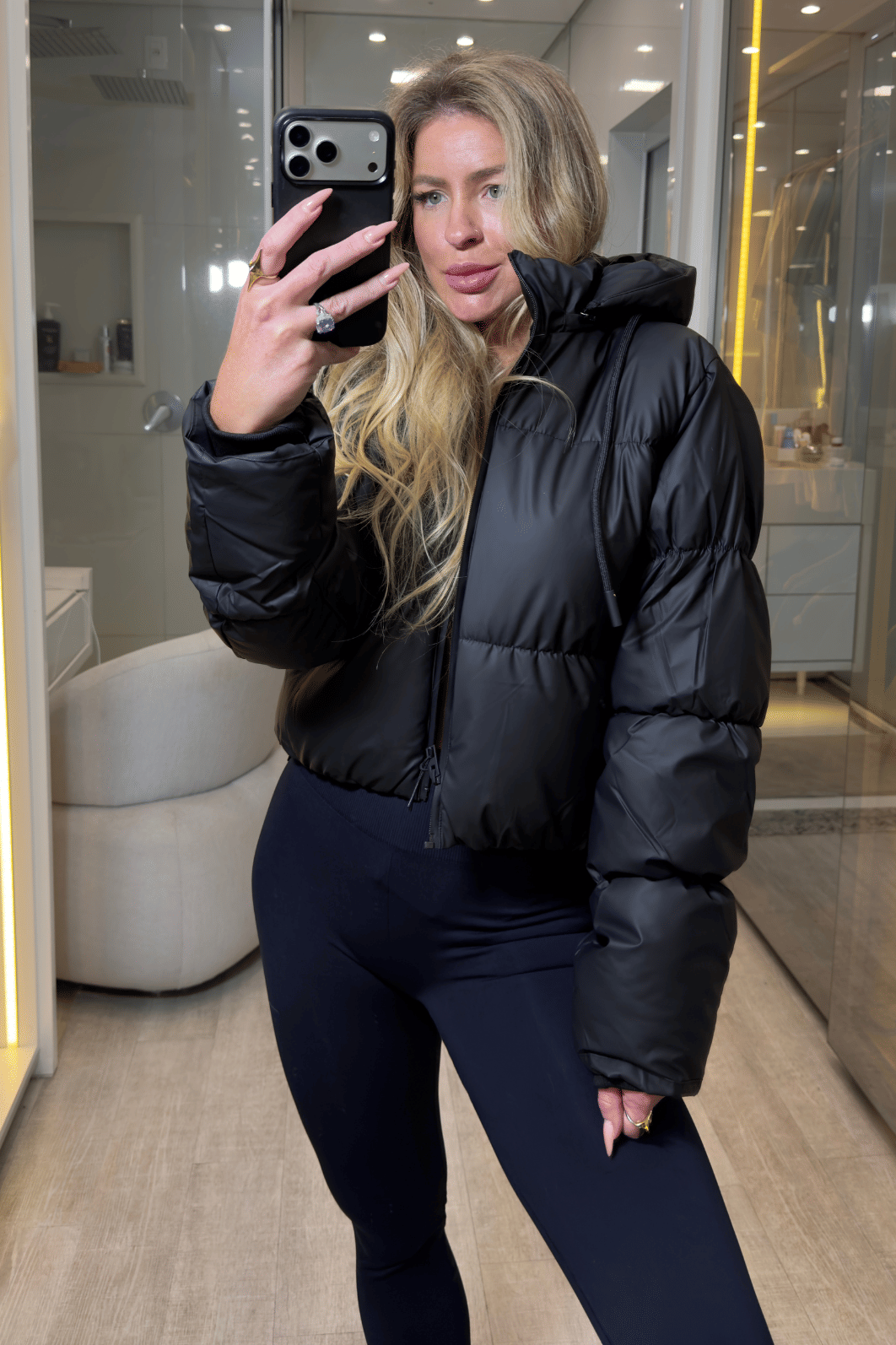Jaqueta puffer com capuz Lara Jaqueta puffer com capuz Lara