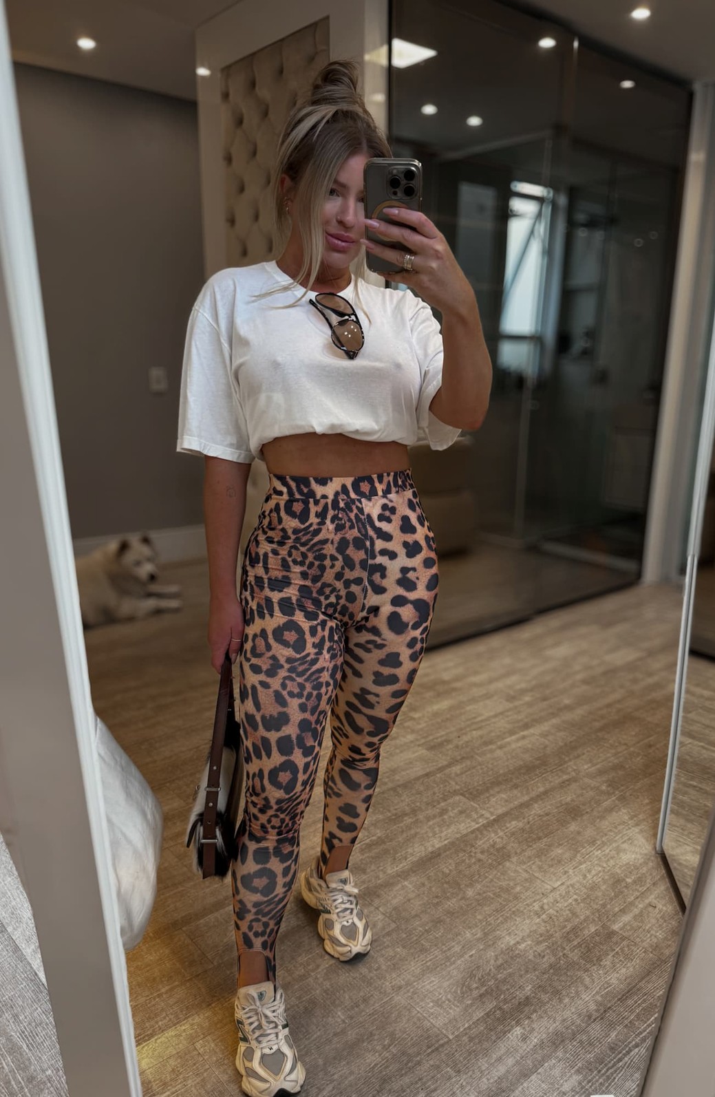 Calça legging com pézinho estampa onça Calça legging com pézinho estampa onça