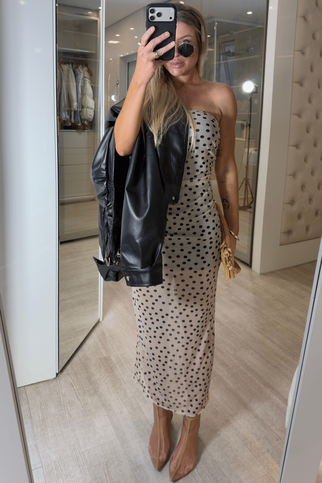 Vestido midi tomara que caia em tule estampa de poá Martina Vestido midi tomara que caia em tule estampa de poá Martina