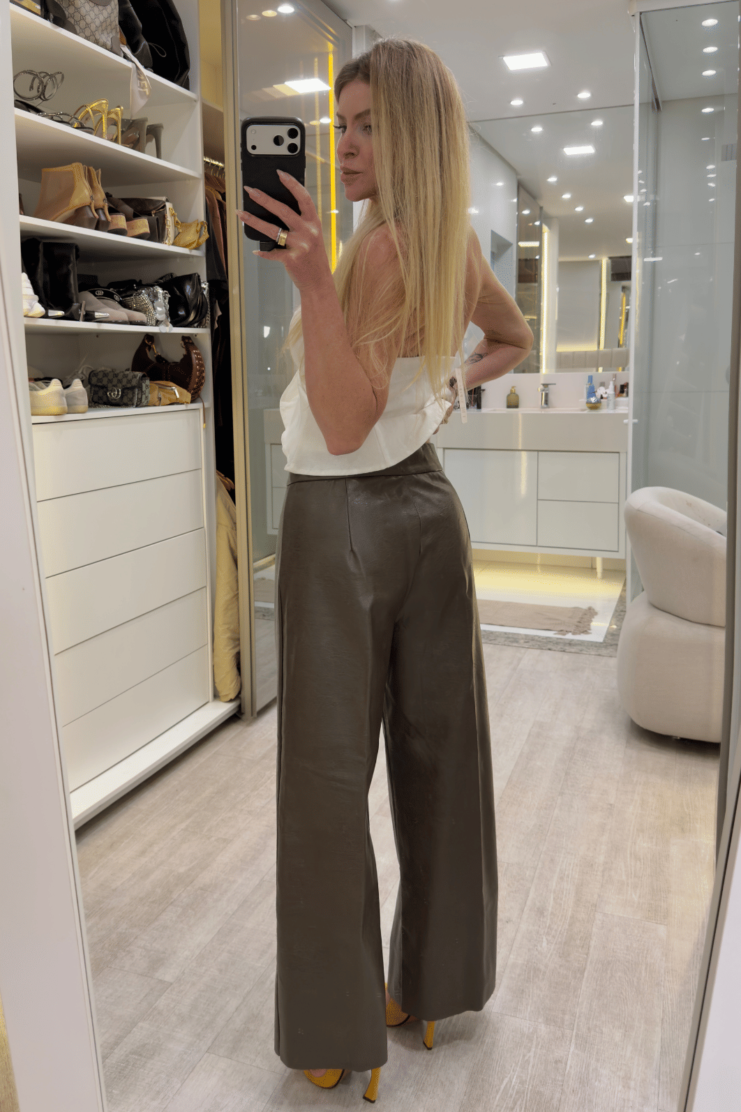 Calca em Couro Pantalona Brenda Calca em Couro Pantalona Brenda
