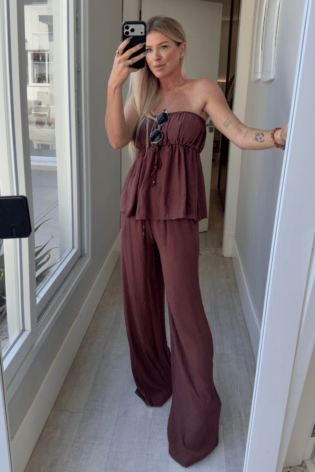 Blusa tomara que caia em crepe MARROM Flora