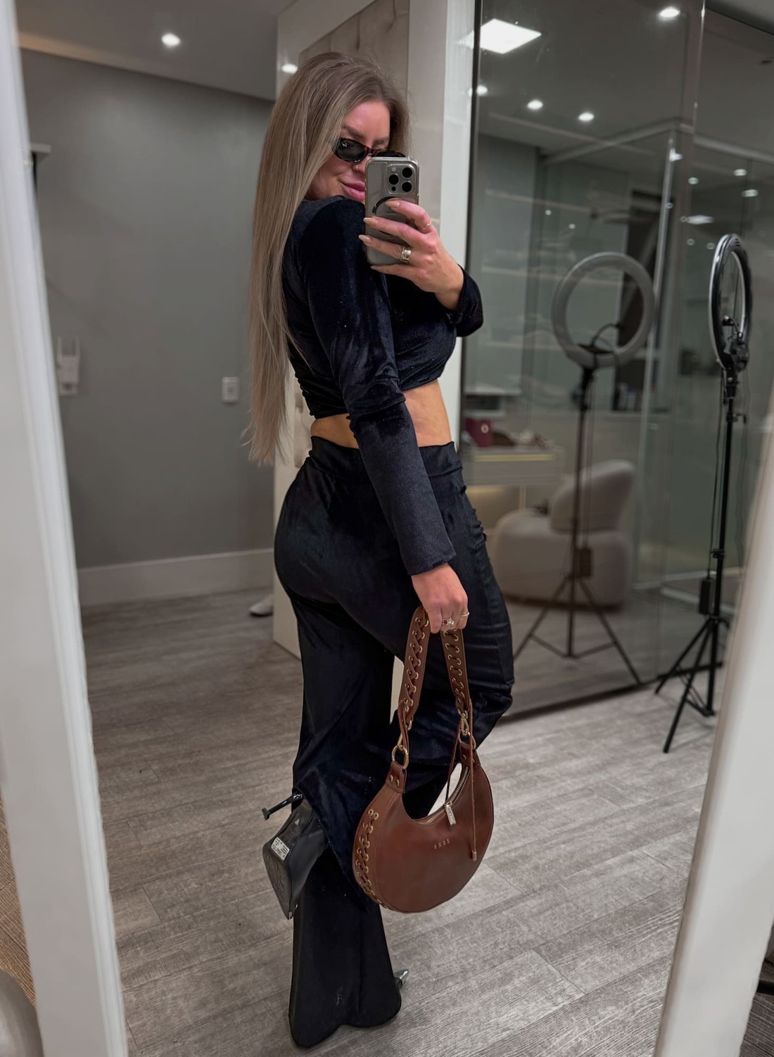 Conjunto calça e cropped manga longa cotelê brilhoso Dandara Conjunto calça e cropped manga longa cotelê brilhoso Dandara