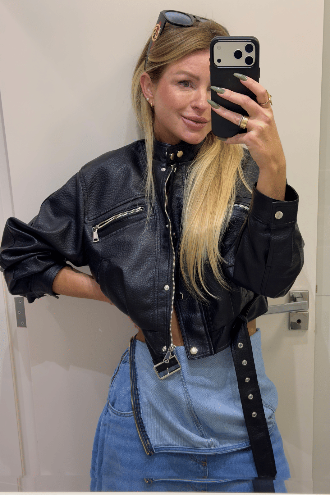 Macacão jeans tomara que caia Aladim Macacão jeans tomara que caia Aladim