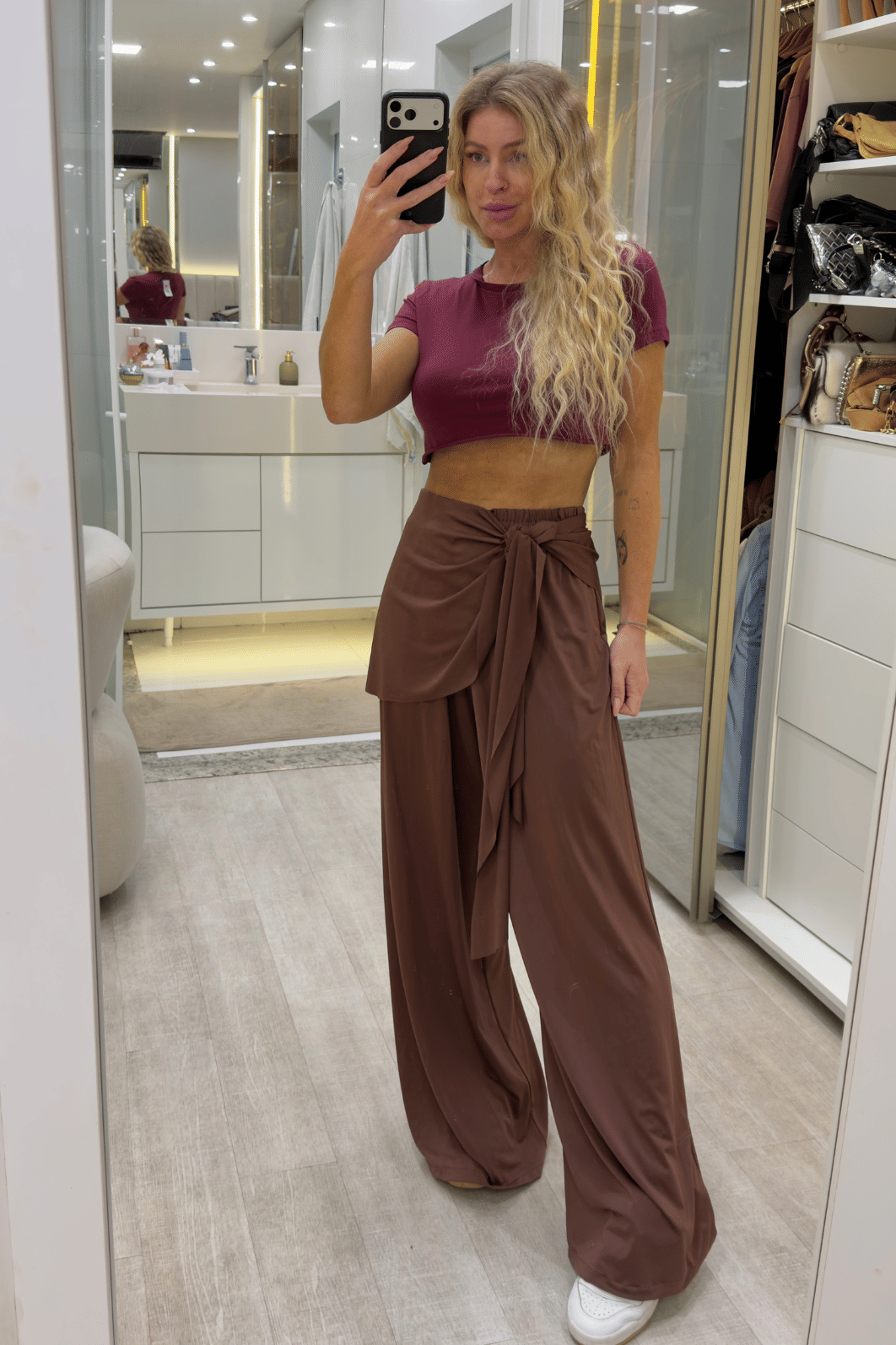 Calça pantalona com sobreposição em poliamida Calça pantalona com sobreposição em poliamida