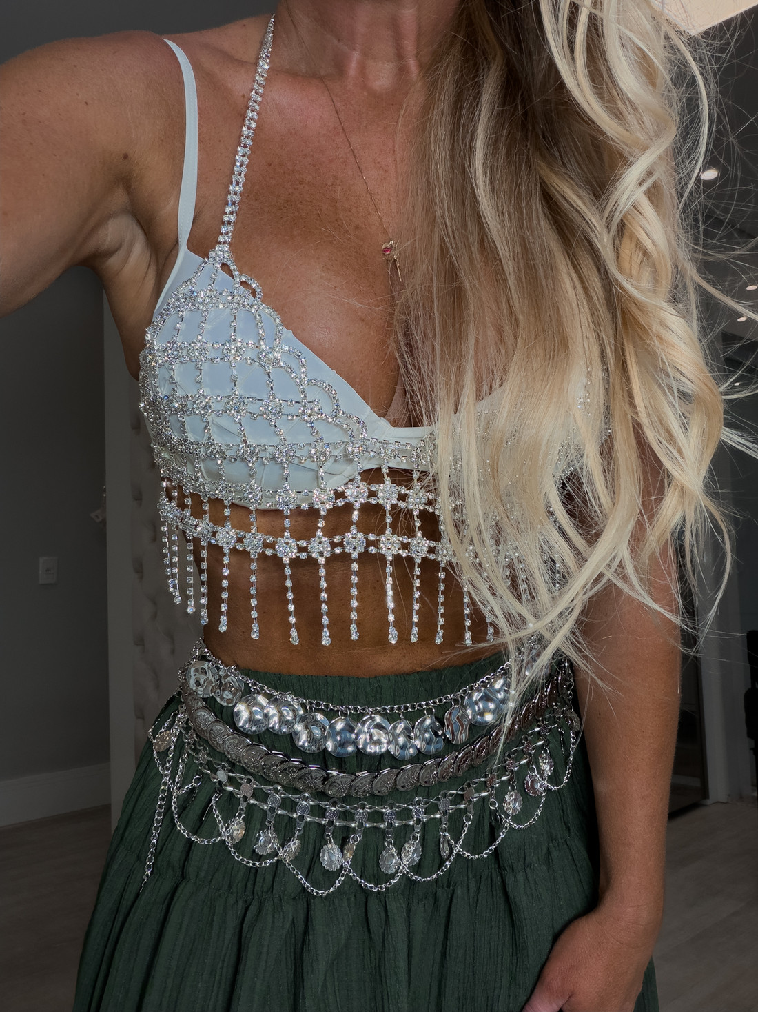 Top frente única com aplicações em strass Top frente única com aplicações em strass