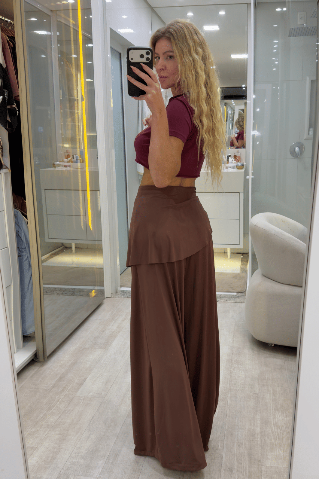 Calça pantalona com sobreposição em poliamida Calça pantalona com sobreposição em poliamida