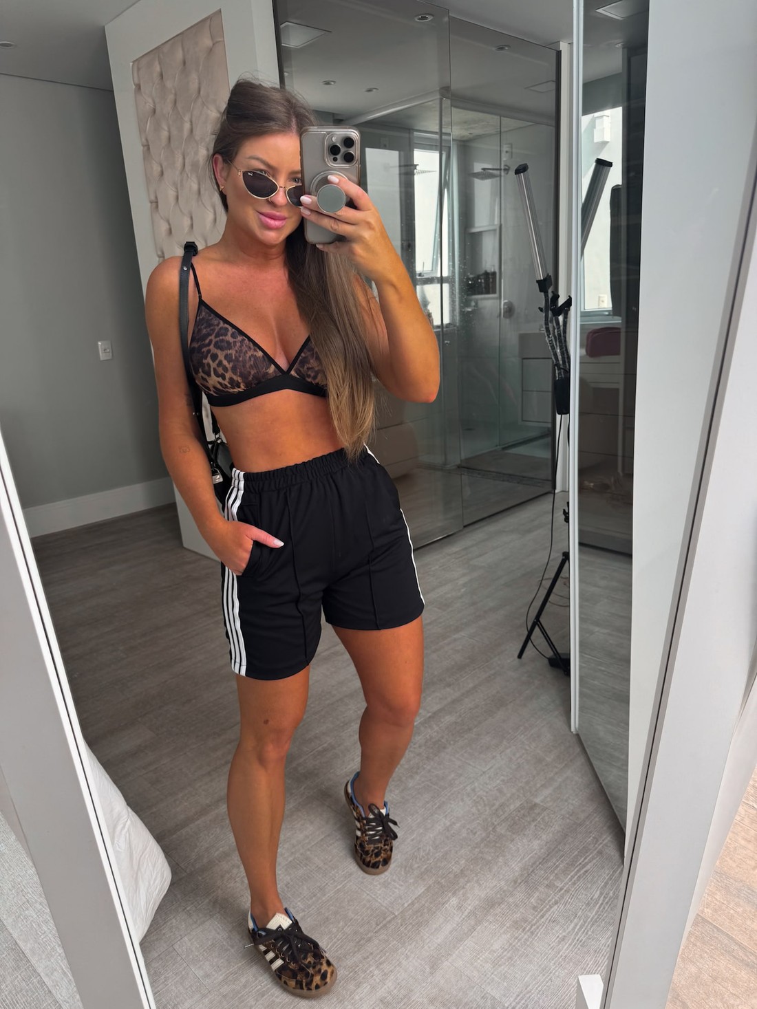 Shorts curto com faixas laterais Mariana