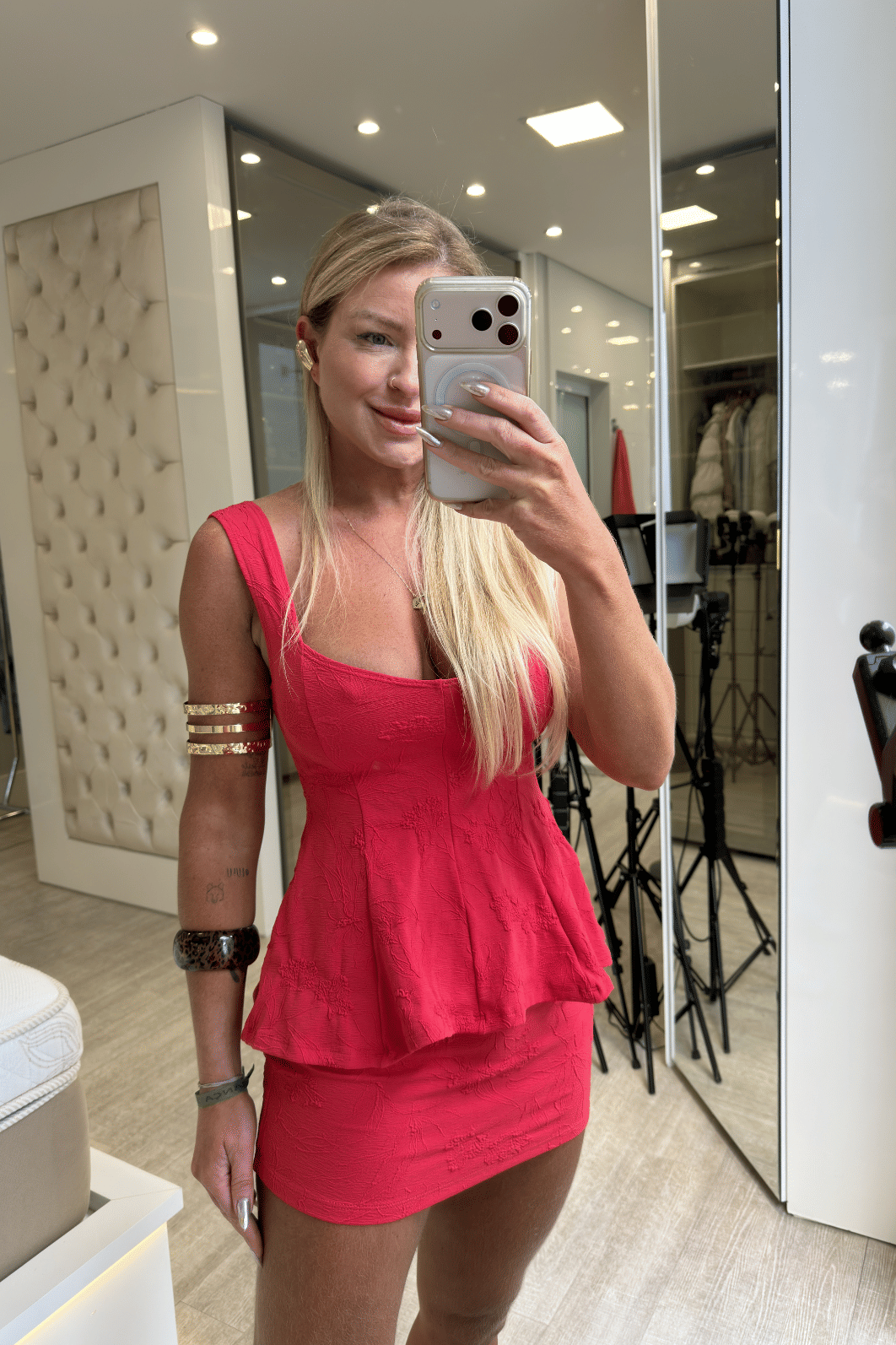 Conjunto blusa regata com babados e saia texturizado Eva vermelho Conjunto blusa regata com babados e saia texturizado Eva vermelho