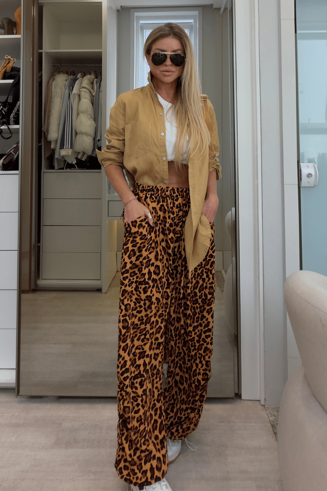 Calça pantalona estampa onça Bela