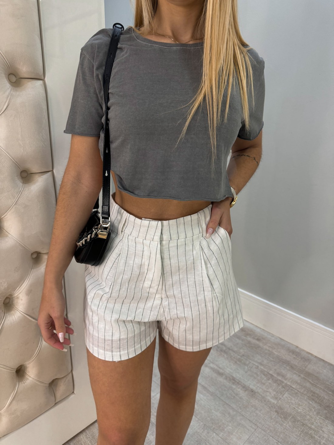 Short de linho listrado branco com preto Short de linho listrado branco com preto