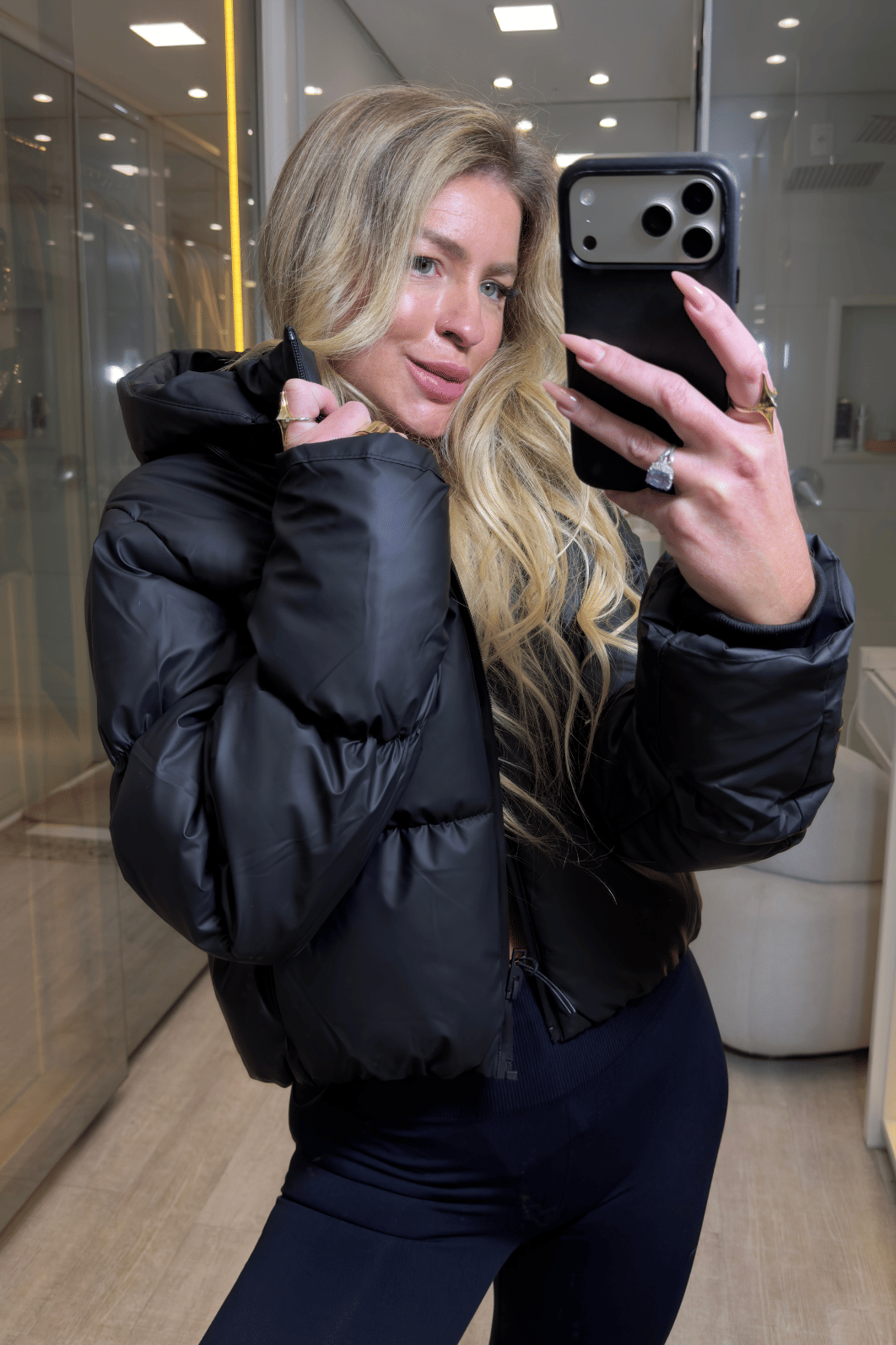 Jaqueta puffer com capuz Lara Jaqueta puffer com capuz Lara