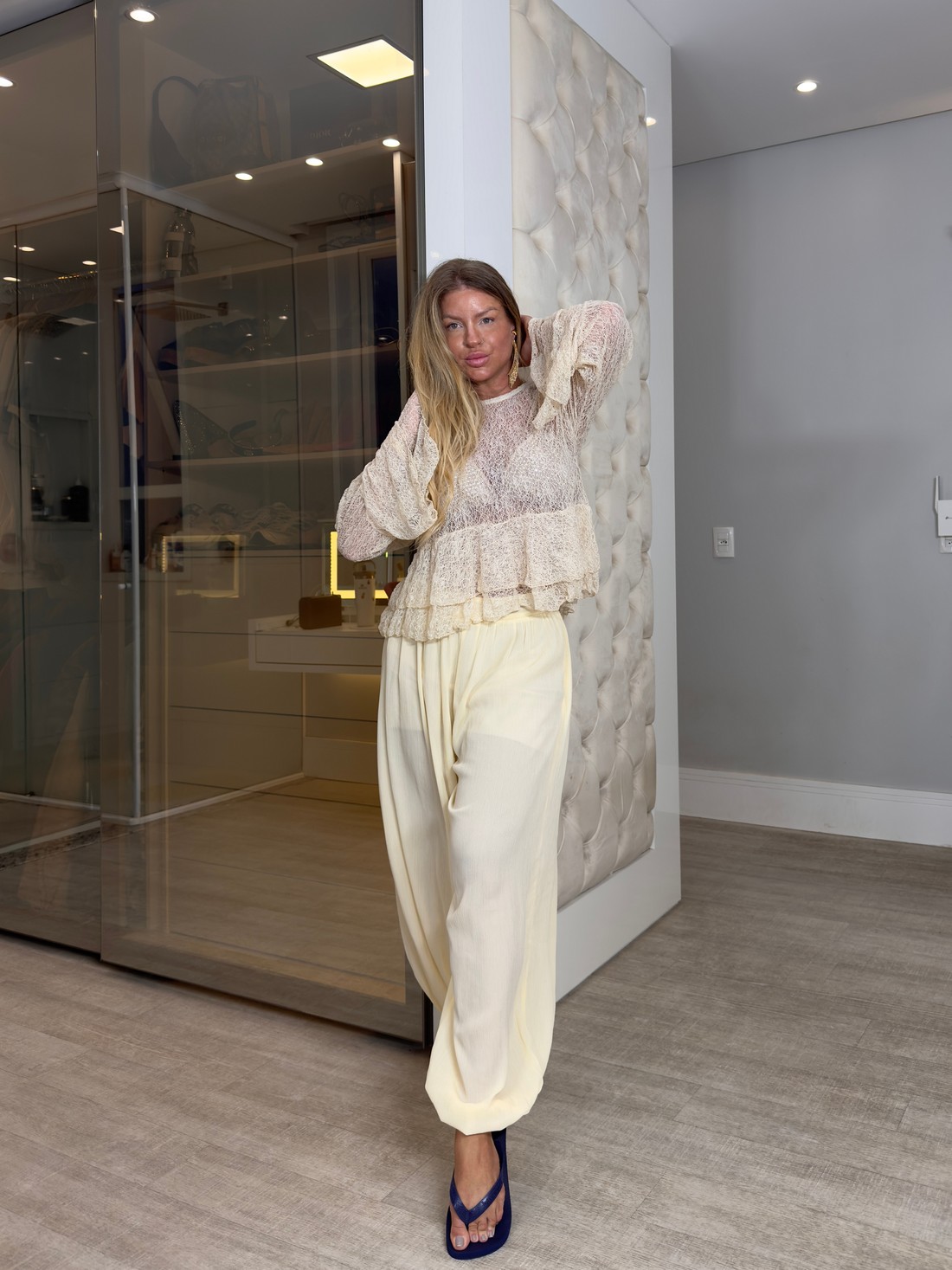 Blusa manga longa em renda com babados Cily Blusa manga longa em renda com babados Cily