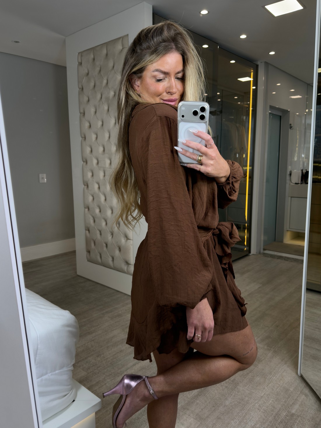 Conjunto camisa e saia transpassada de babados Bruna Conjunto camisa e saia transpassada de babados Bruna