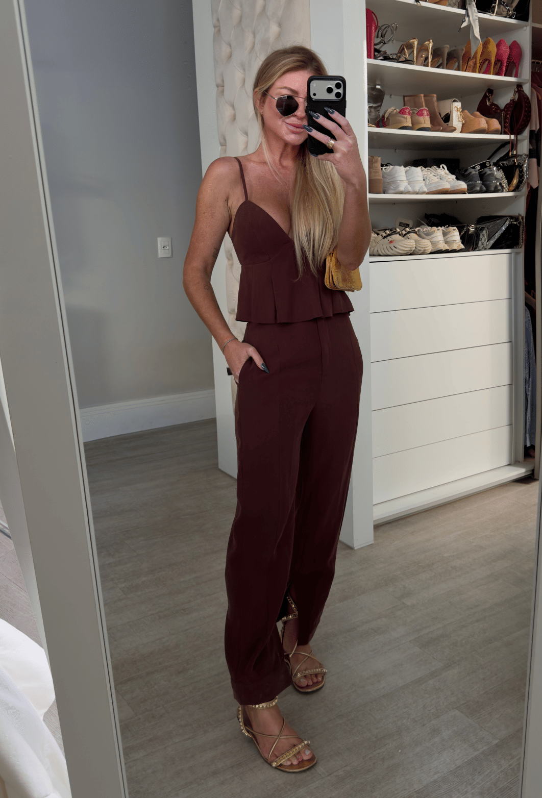 Conjunto calça e blusa com pregas em alafaitaria Carol Conjunto calça e blusa com pregas em alafaitaria Carol