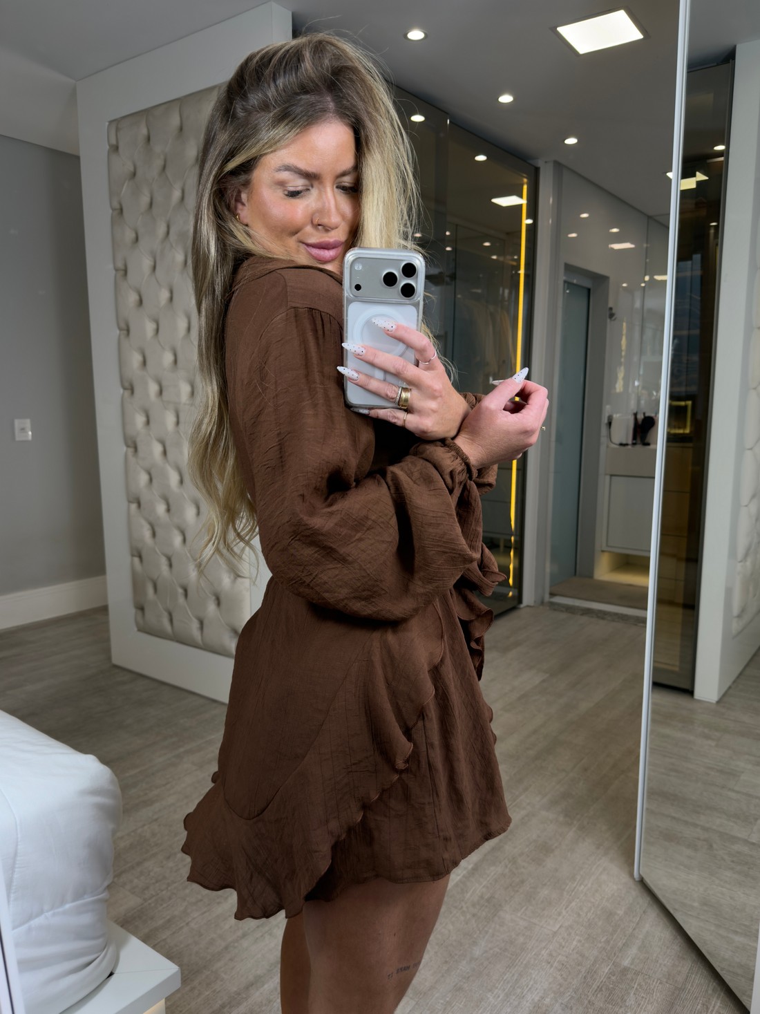 Conjunto camisa e saia transpassada de babados Bruna Conjunto camisa e saia transpassada de babados Bruna