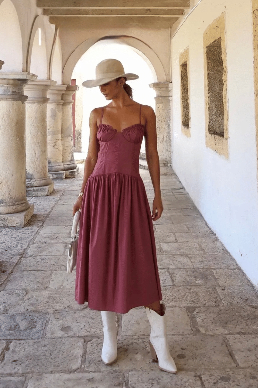 Vestido midi com corset busto estruturado