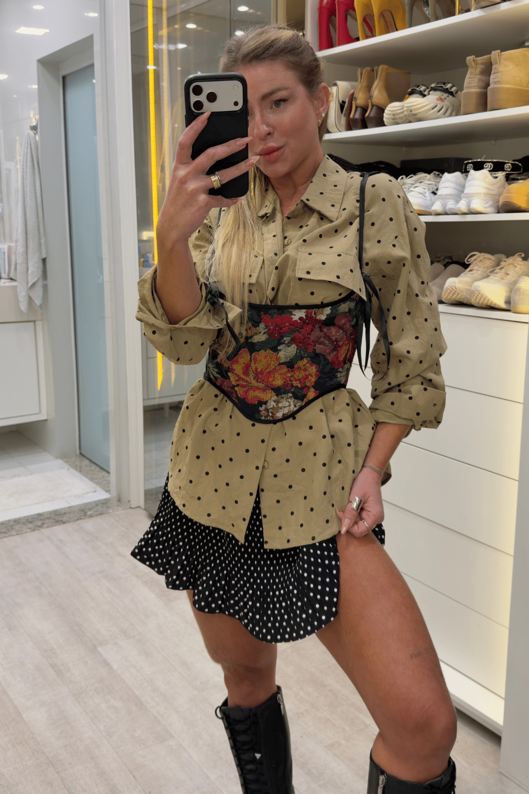 Cropped corset com alças largas e amarração estampado