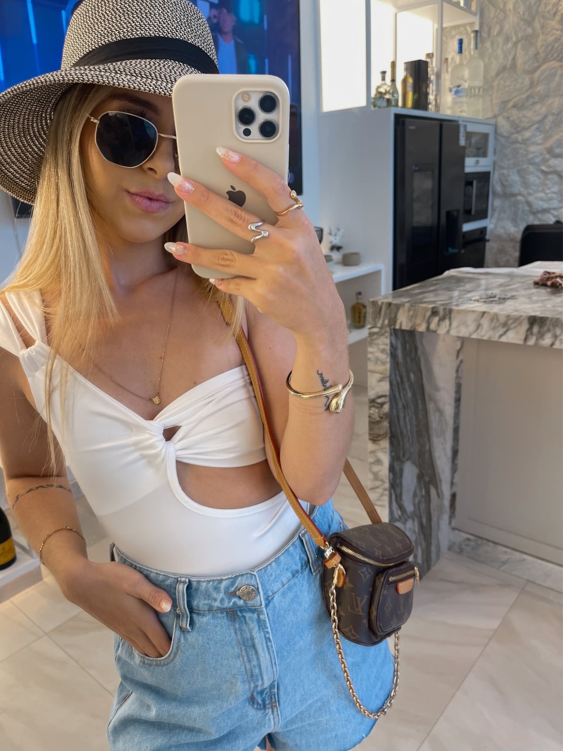 Body um ombro só com recortes Ellie