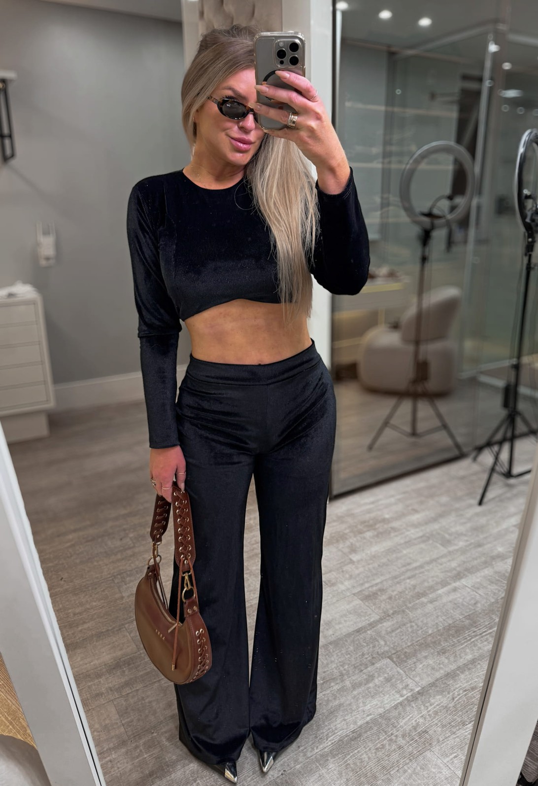 Conjunto calça e cropped manga longa cotelê brilhoso Dandara Conjunto calça e cropped manga longa cotelê brilhoso Dandara