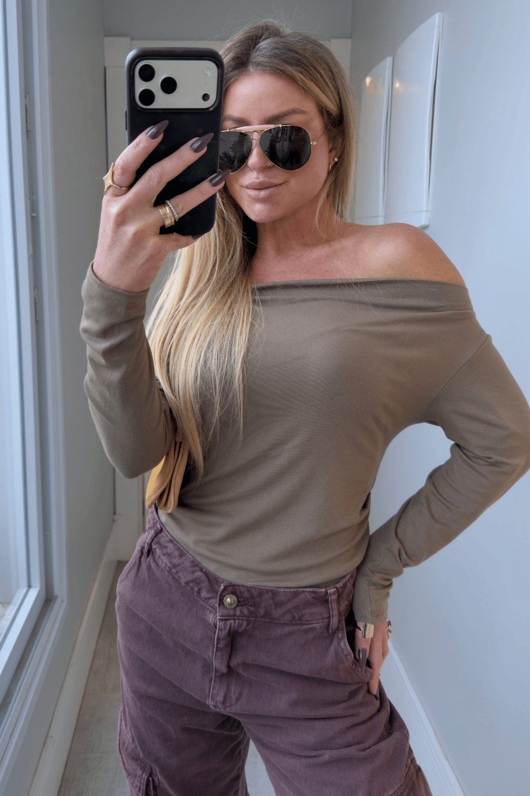 Blusa manga longa básica Elisia Blusa manga longa básica Elisia