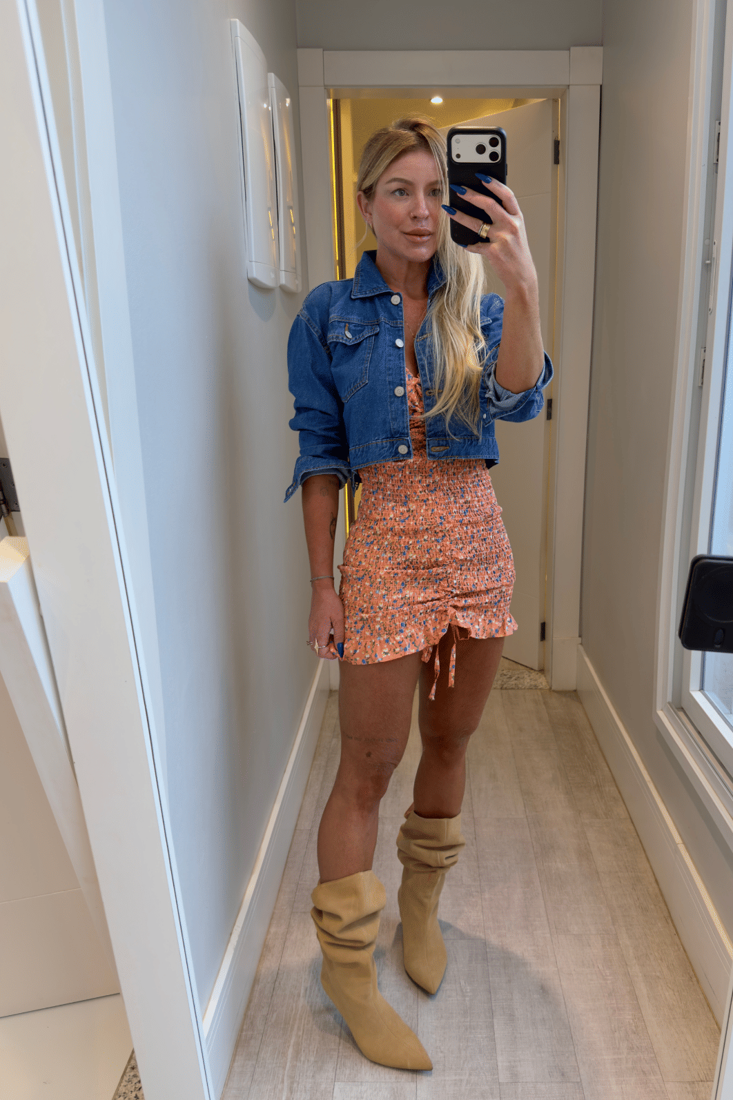 Vestido cereja laranja com estampa de  flores