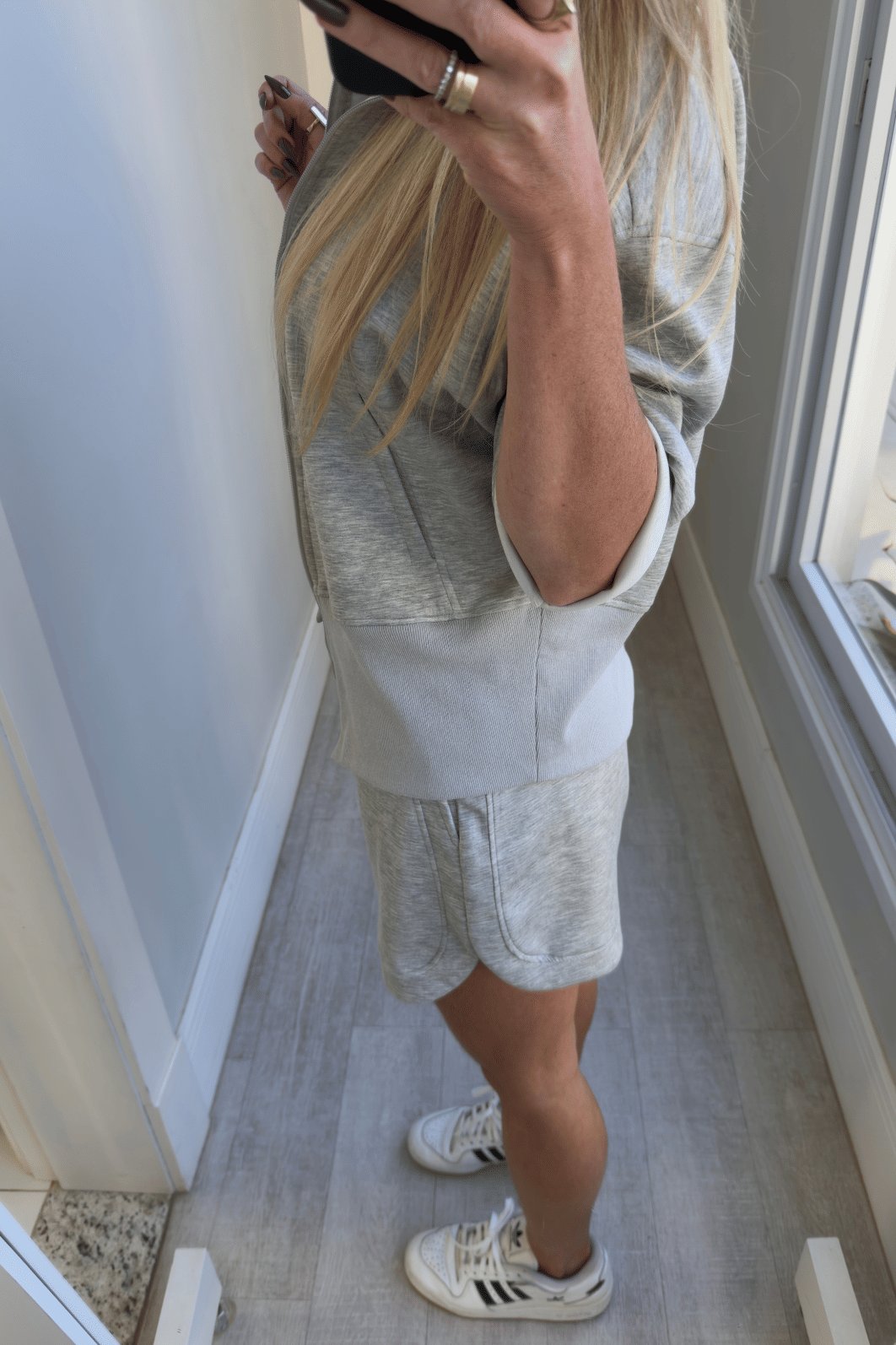 Conjunto jaqueta e shorts em malha Roberta