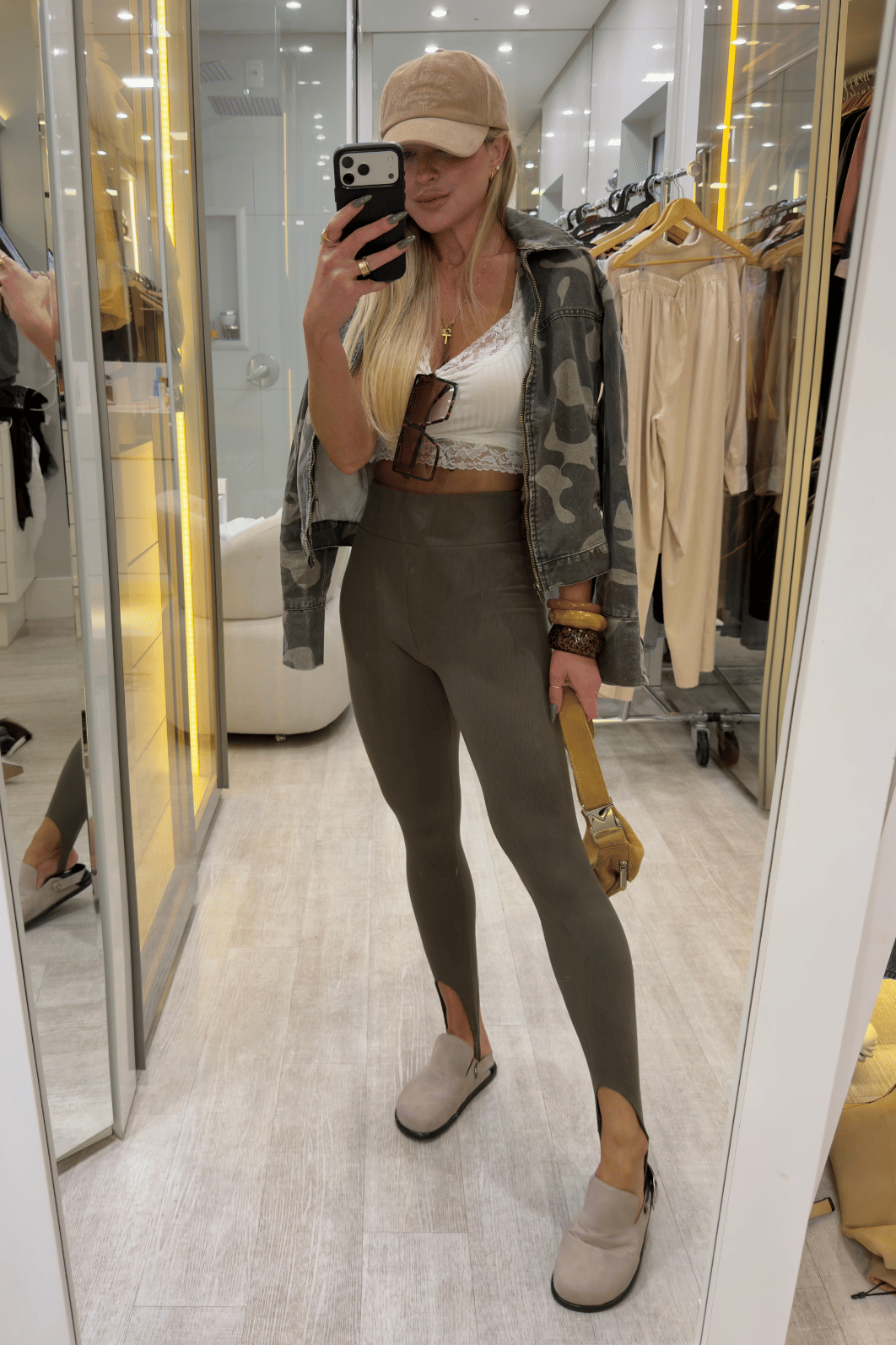 Jaqueta jeans curta camuflada Jaqueta jeans curta camuflada