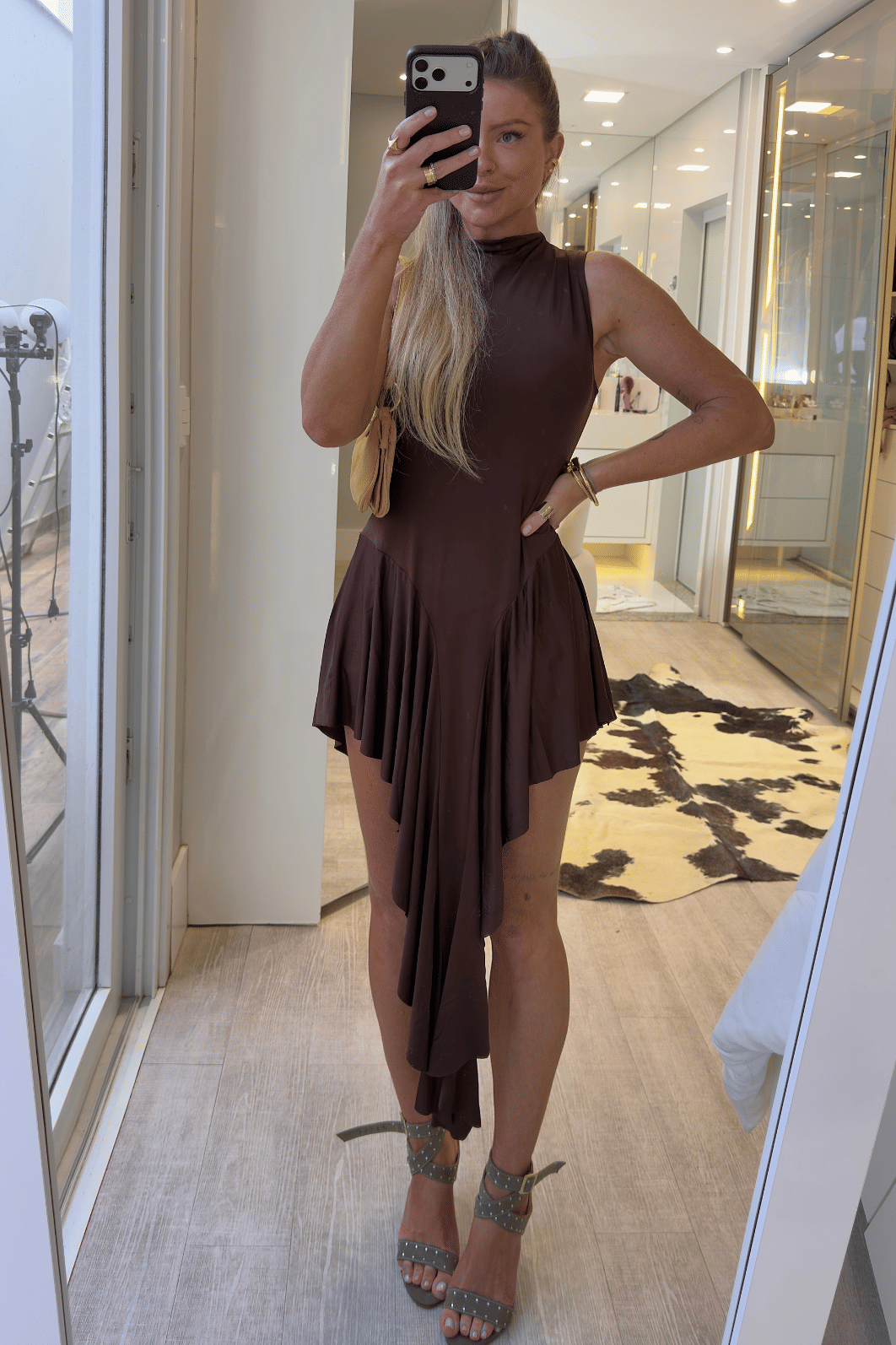 Vestido curto assimétrico MARROM Samia Vestido curto assimétrico MARROM Samia