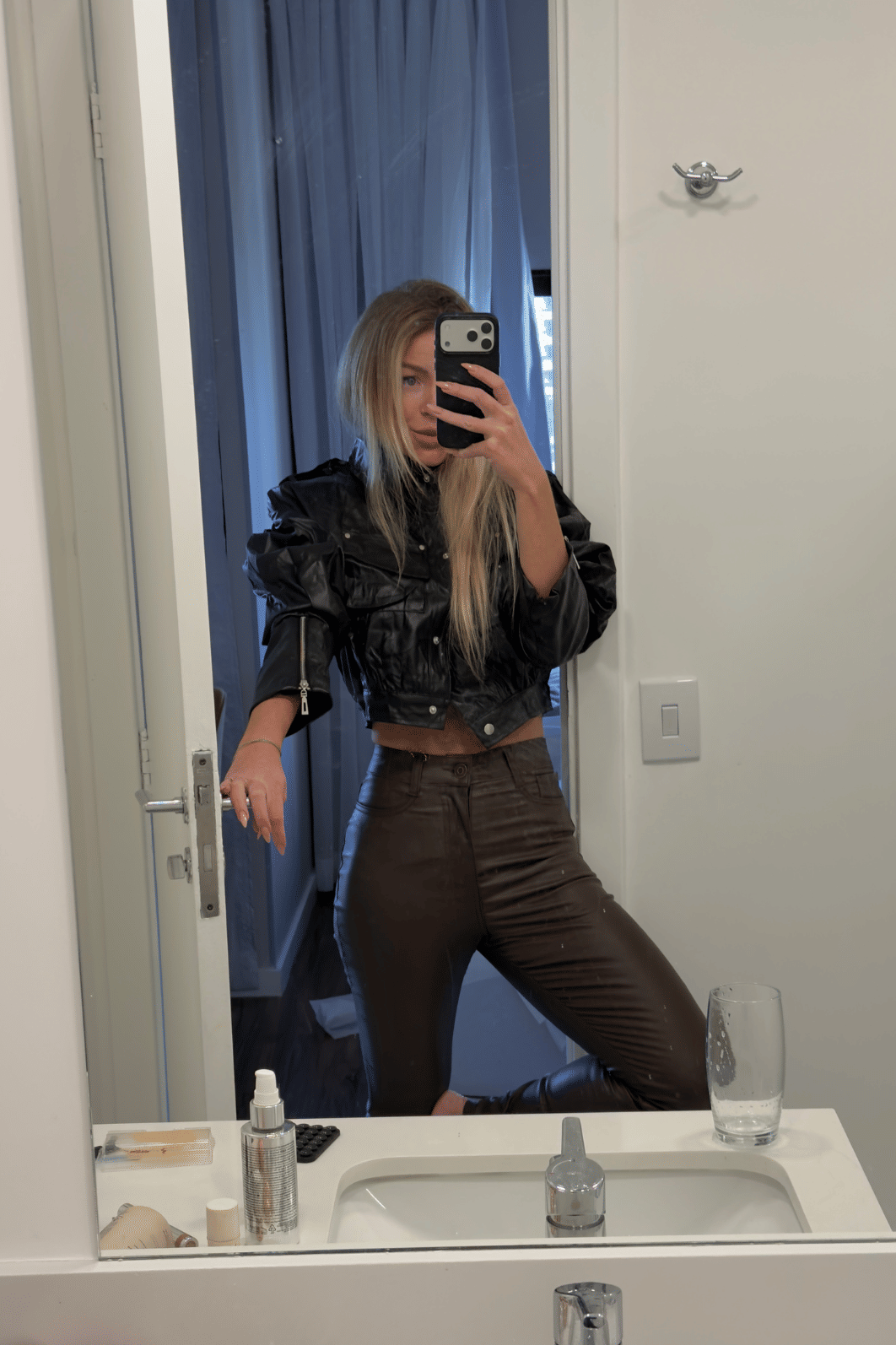 Jaqueta bomber em couro Linda Jaqueta bomber em couro Linda