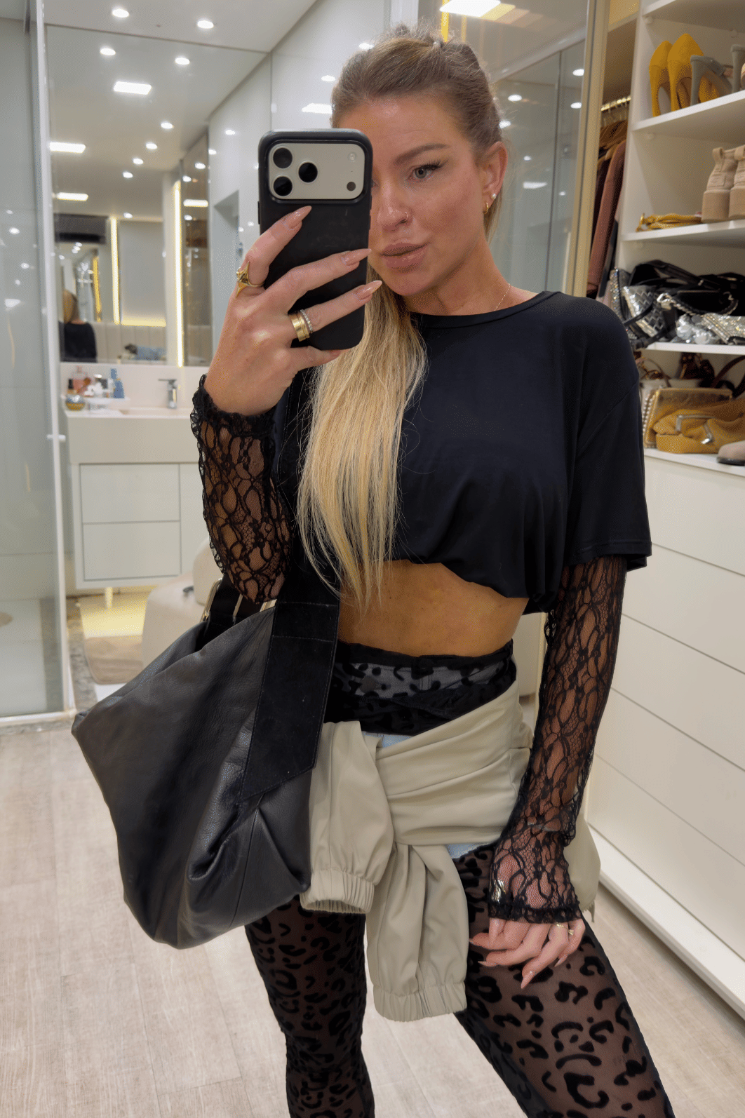 Blusa de malha PRETO com manga longa em renda Blusa de malha PRETO com manga longa em renda
