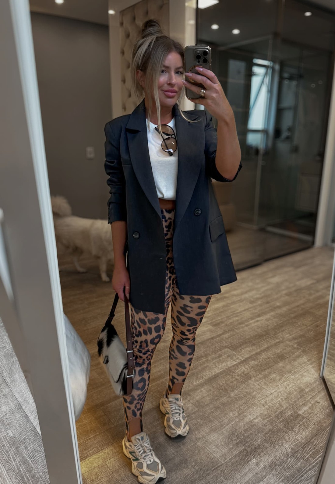 Calça legging com pézinho estampa onça Calça legging com pézinho estampa onça