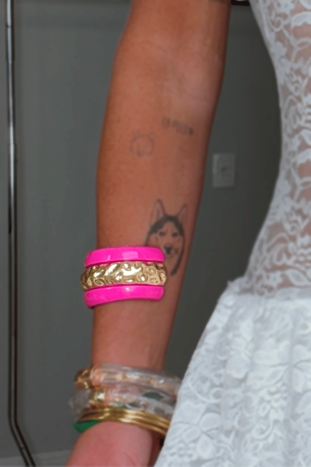 Bracelete acrílico detalhe Dourado Bracelete acrílico detalhe Dourado