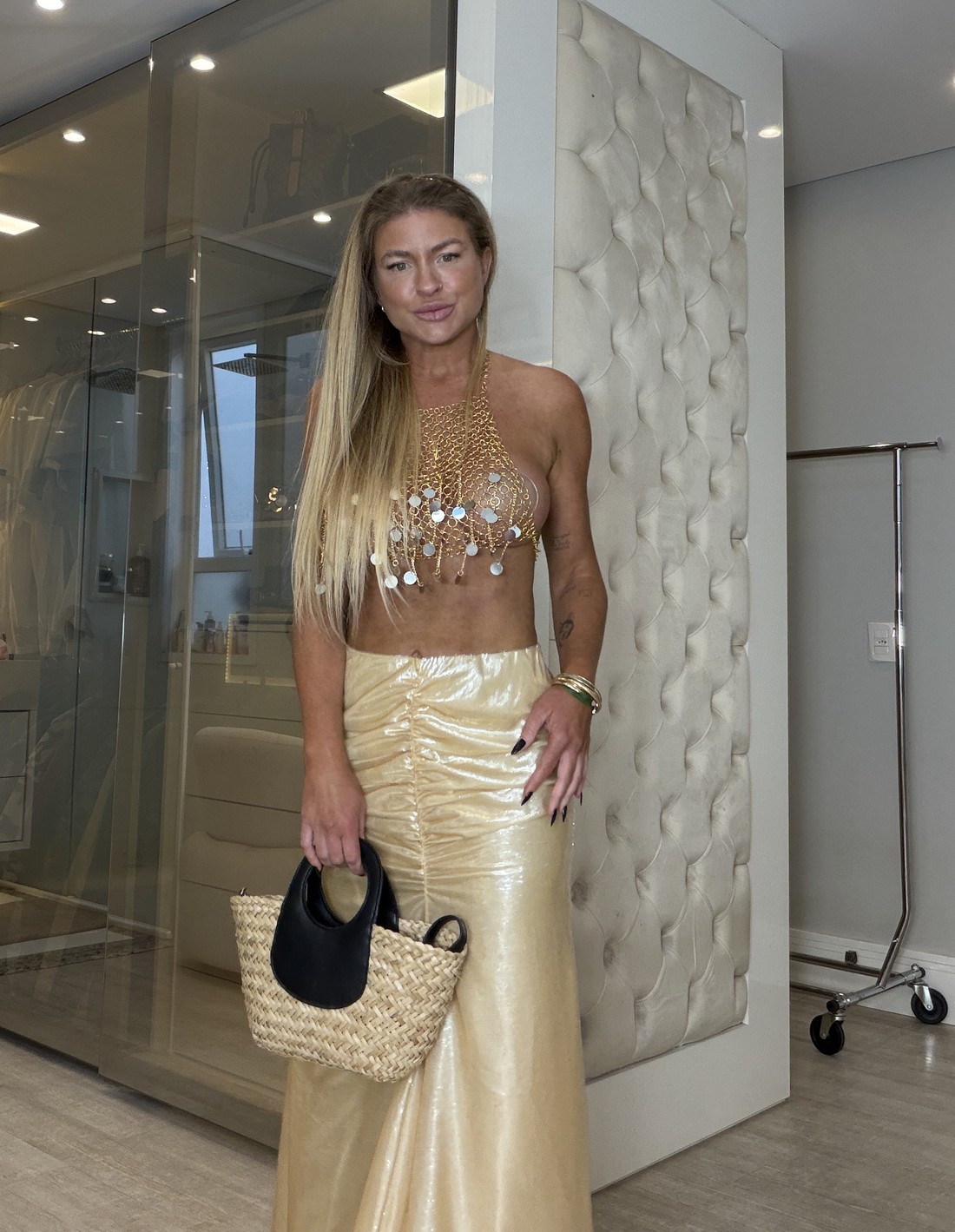 Top frente única malha de metal paete pedraria Dourado