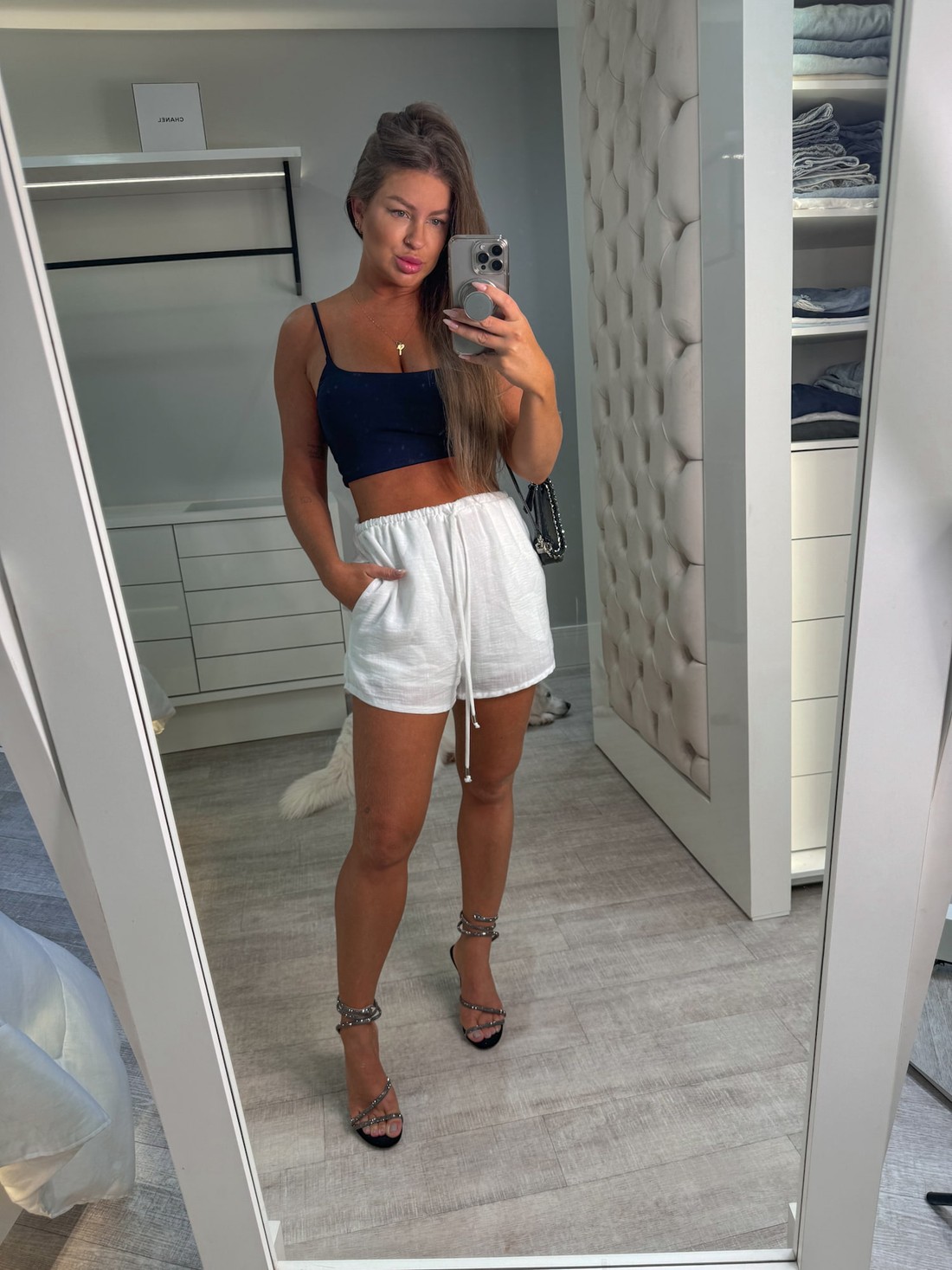 Short fluido off white