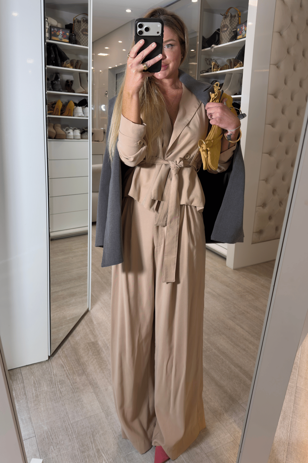 Blazer alfaiataria com amarração Aline BEGE Blazer alfaiataria com amarração Aline BEGE