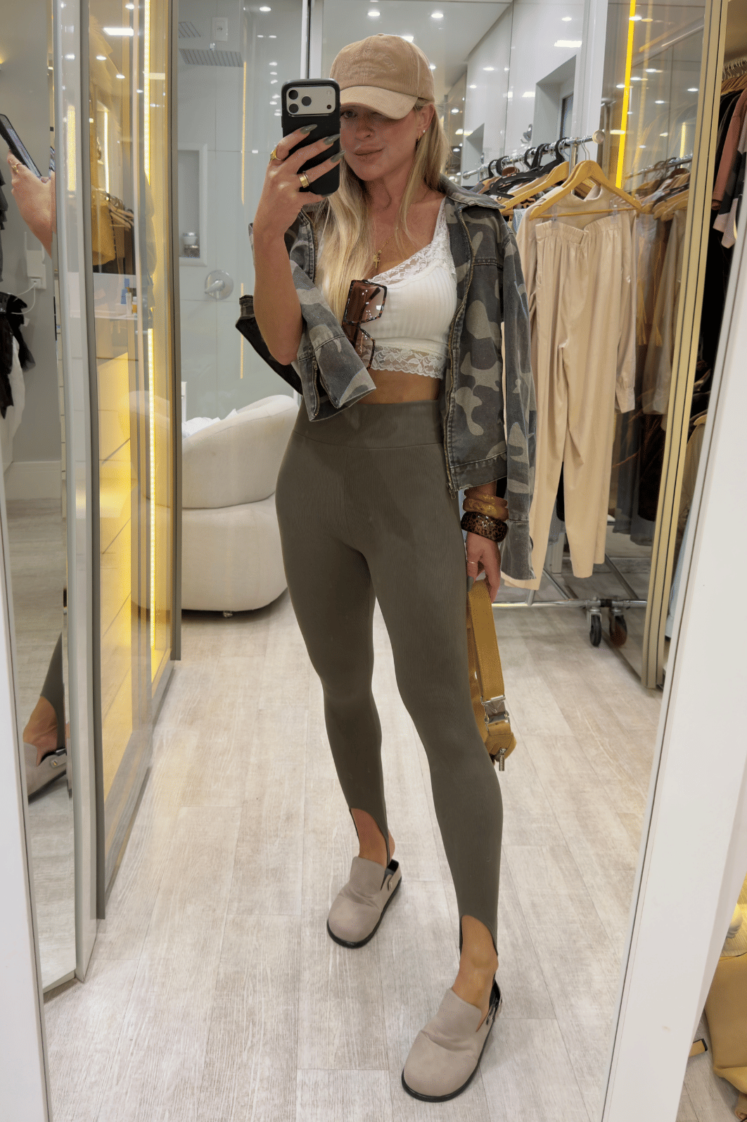 Jaqueta jeans curta camuflada Jaqueta jeans curta camuflada
