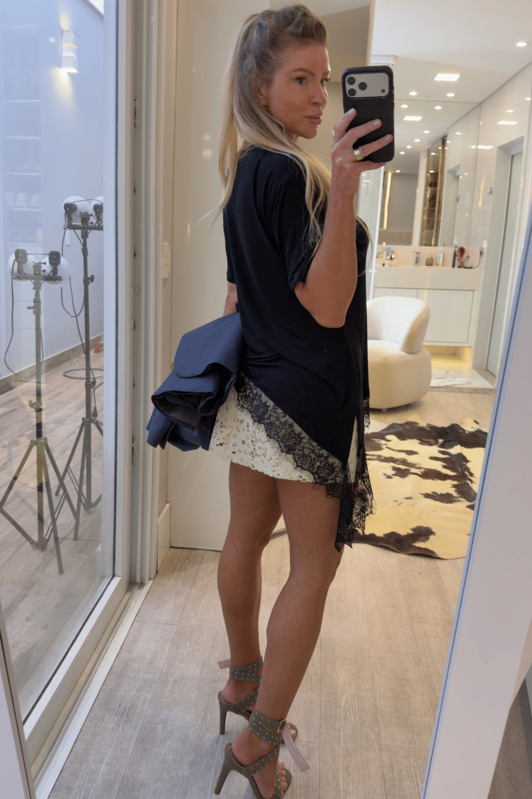 Blusa assimétrica com renda Maiara Blusa assimétrica com renda Maiara