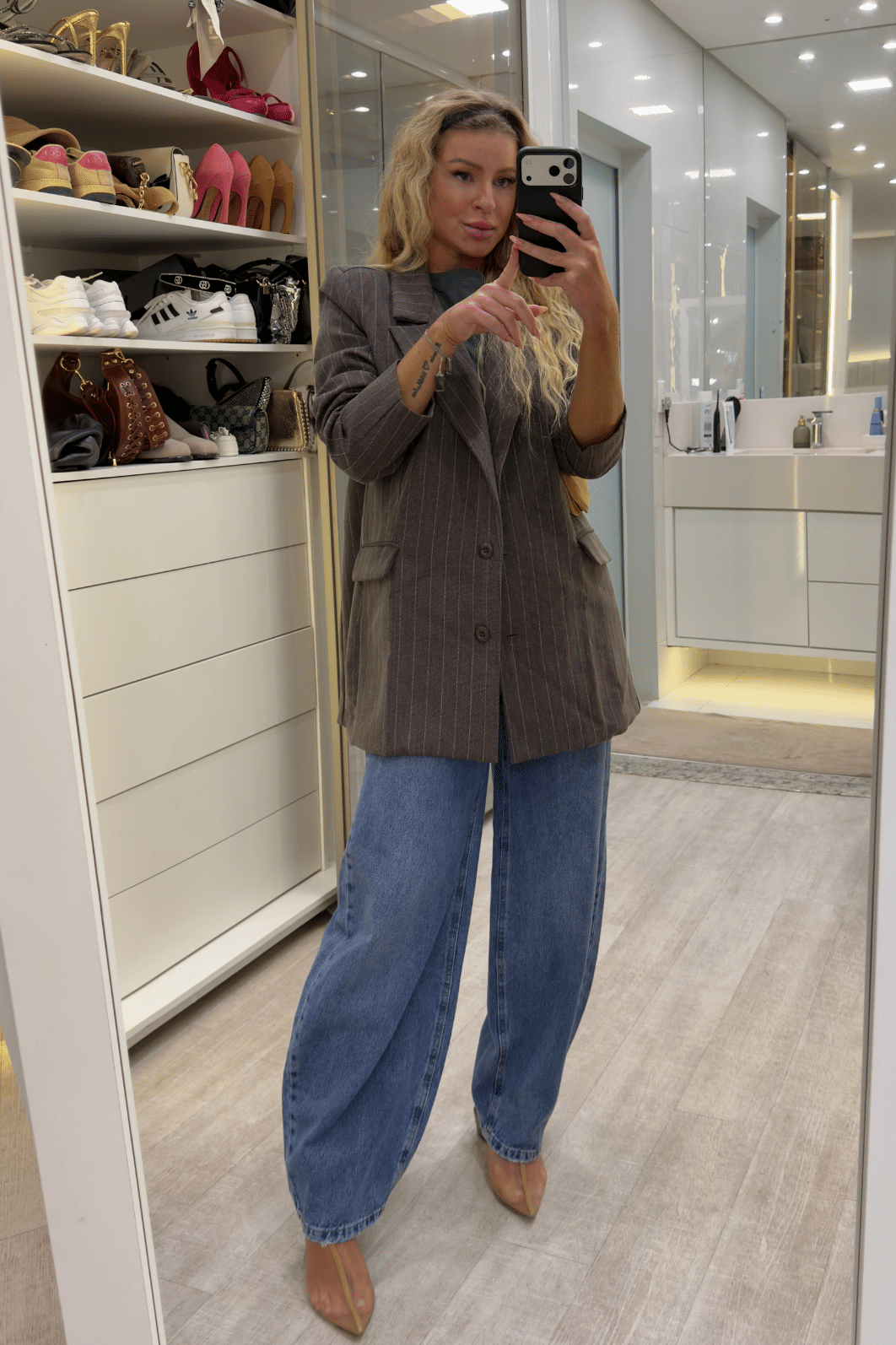 Blazer alfaiataria risca de giz Bege Beatrice Blazer alfaiataria risca de giz Bege Beatrice