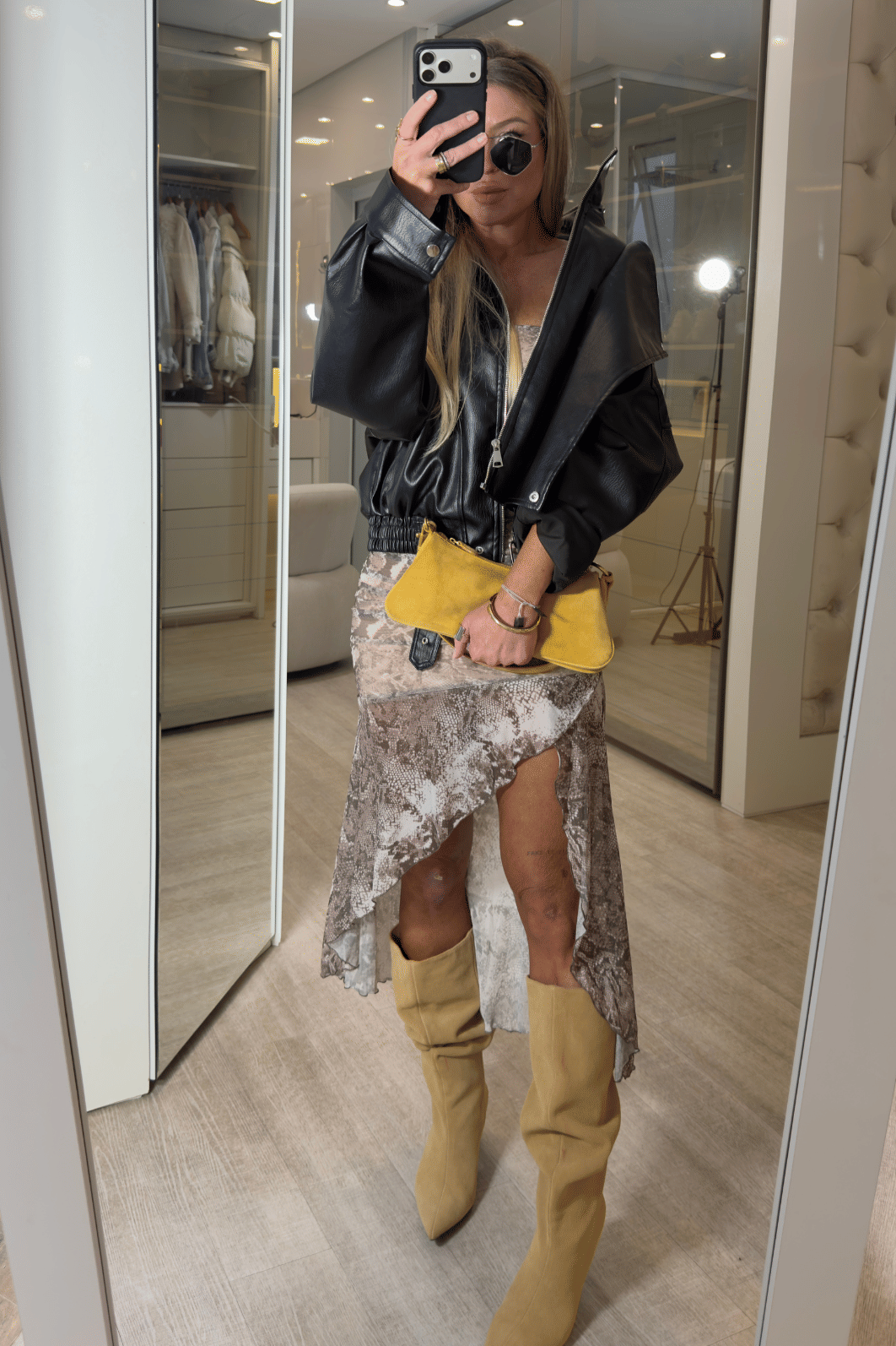 Vestido midi tomara que caia franzido estampa cobra Vestido midi tomara que caia franzido estampa cobra