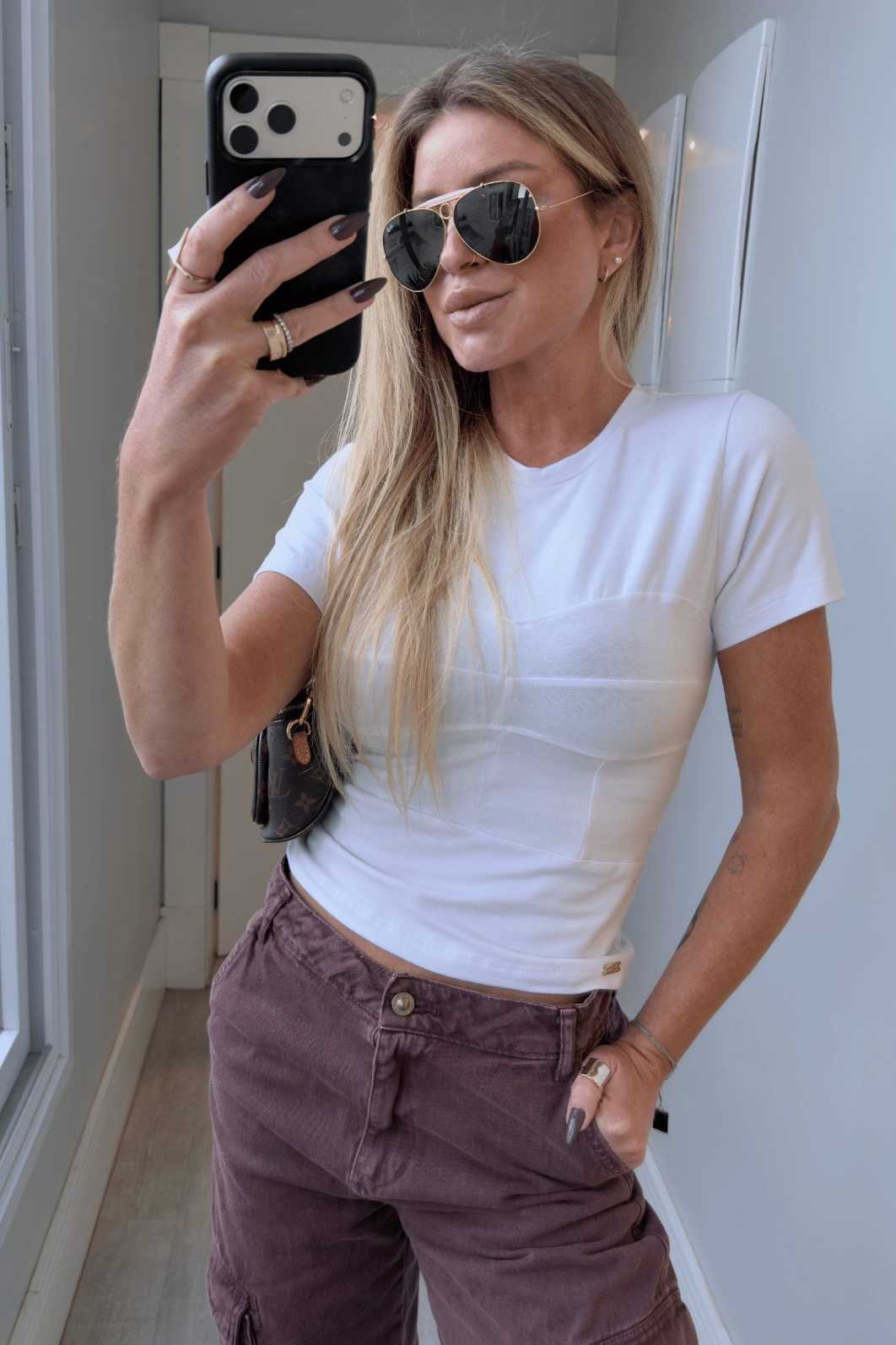 Blusa básica com recortes