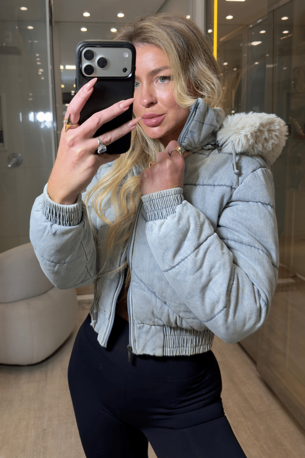 Jaqueta jeans puffer peluciada Jaqueta jeans puffer peluciada