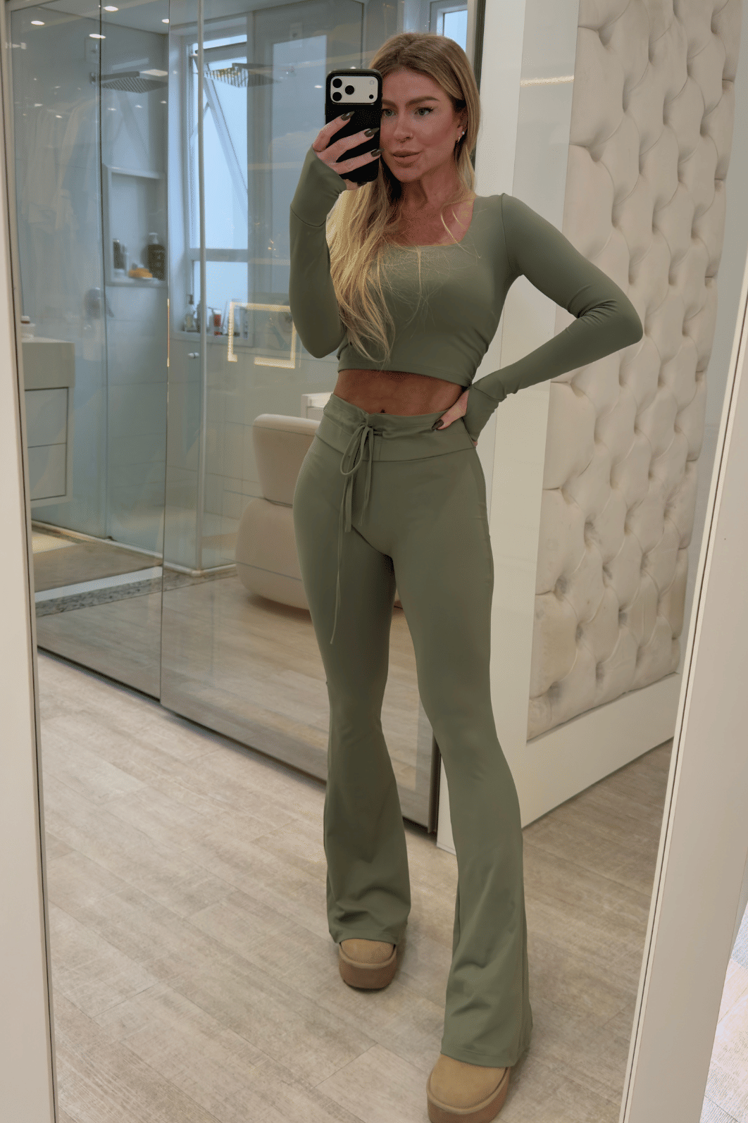 Calça flare em poliamida VERDE Grasi Calça flare em poliamida VERDE Grasi