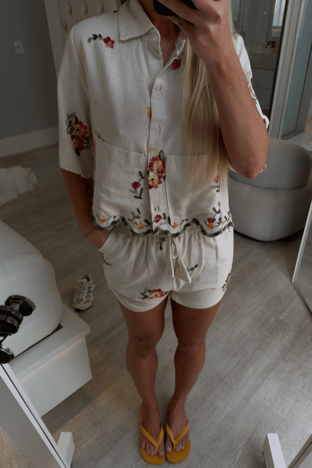 Conjunto camisa e short em linho com bordados Conjunto camisa e short em linho com bordados