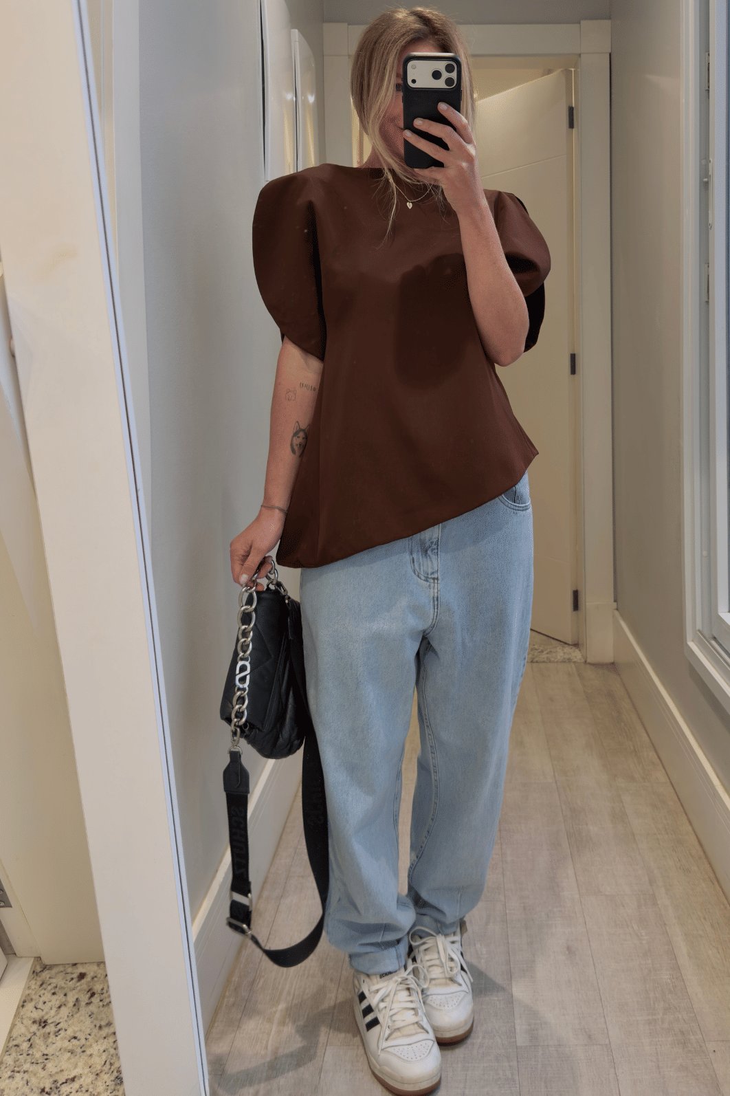 Blusa Estruturada de manga bufante Leonor MARROM Blusa Estruturada de manga bufante Leonor MARROM