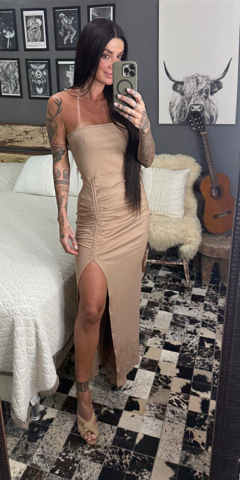 Vestido longo tomara que caia franzido com fenda Vitória Vestido longo tomara que caia franzido com fenda Vitória