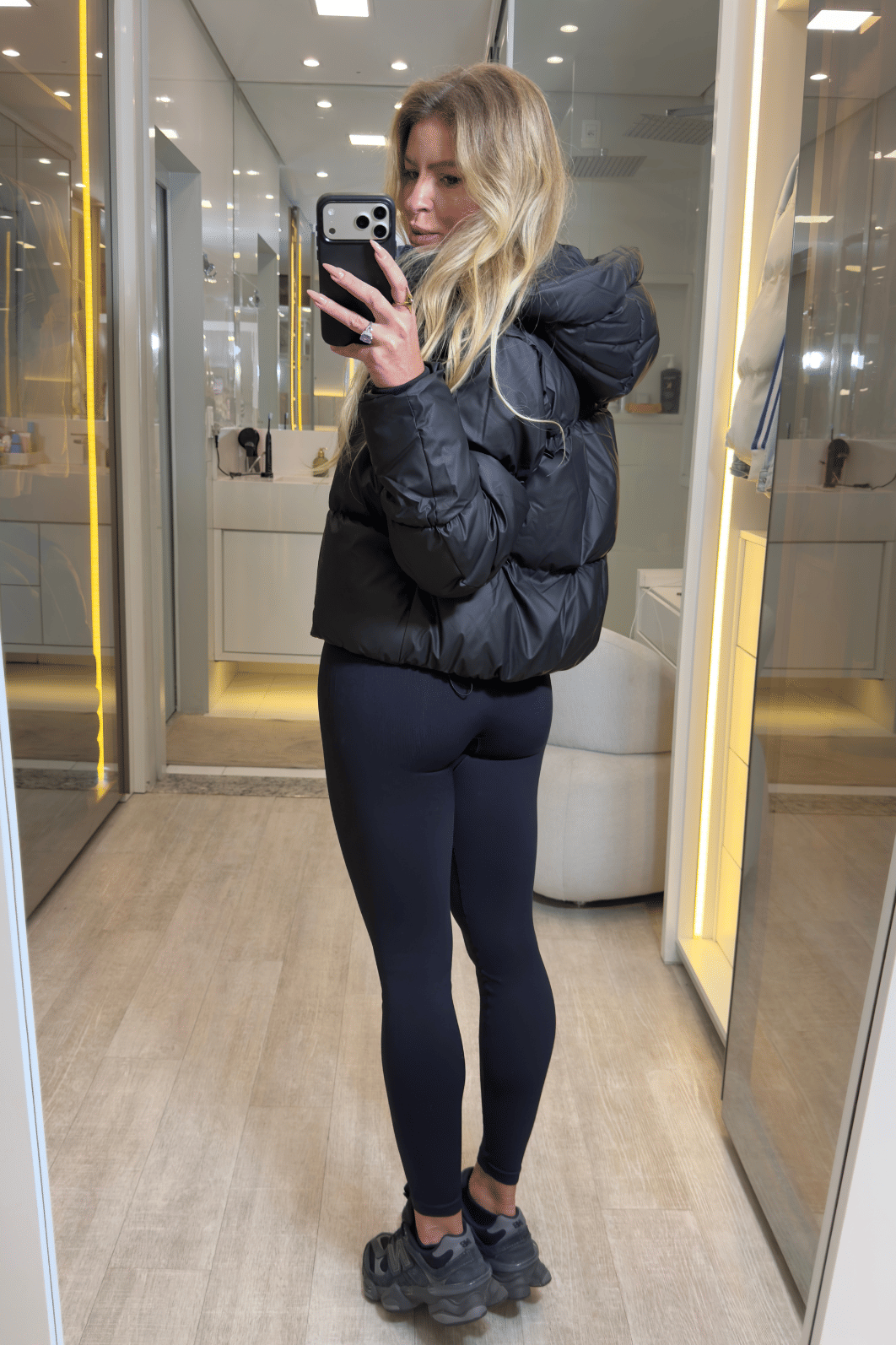 Jaqueta puffer com capuz Lara Jaqueta puffer com capuz Lara