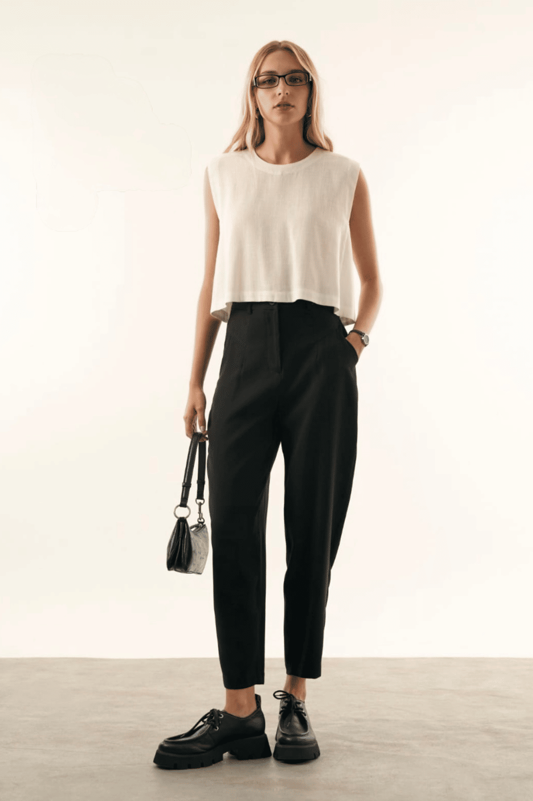 Calça cenoura em alfaiataria Bianca