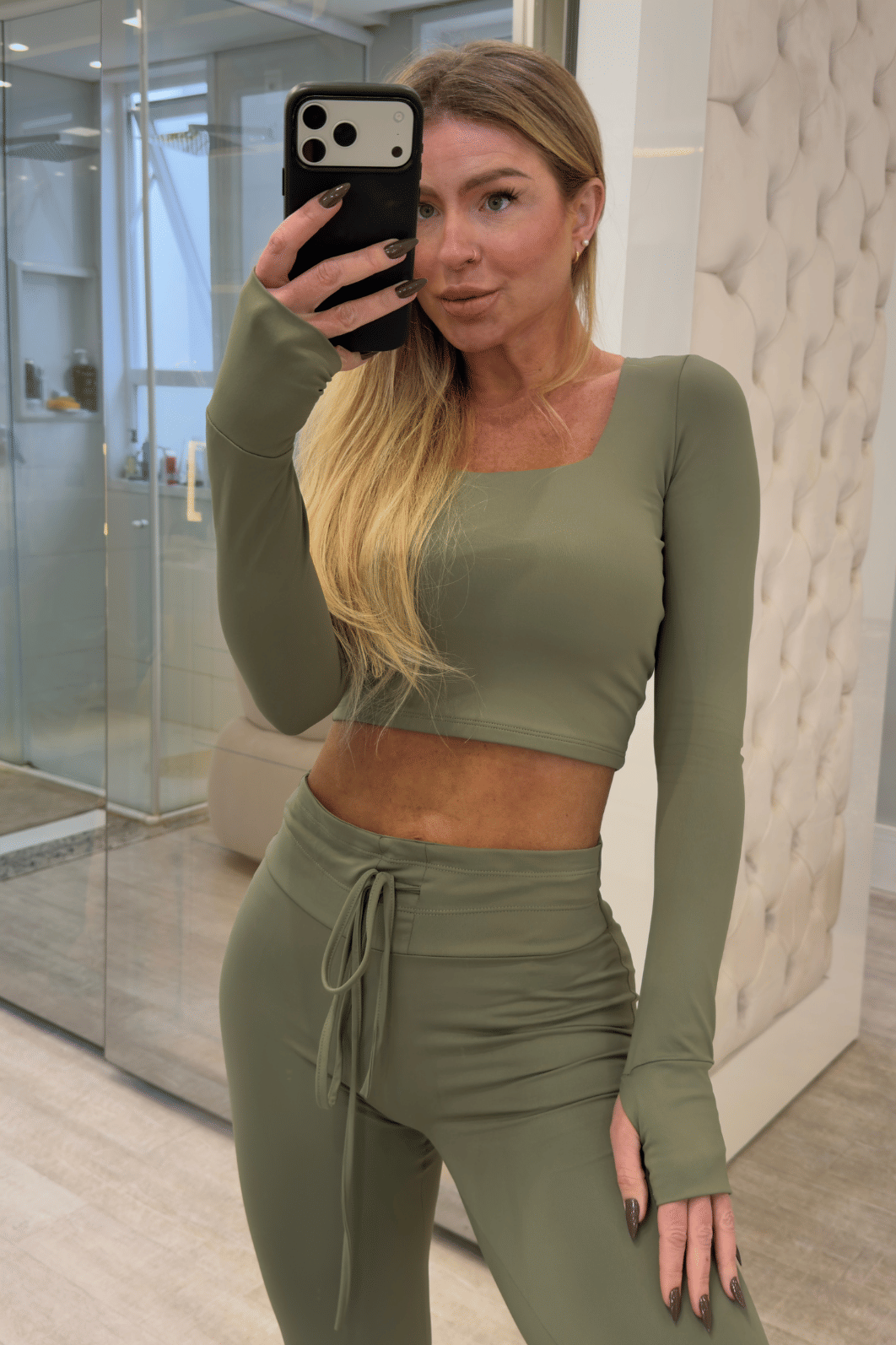 Calça flare em poliamida VERDE Grasi Calça flare em poliamida VERDE Grasi