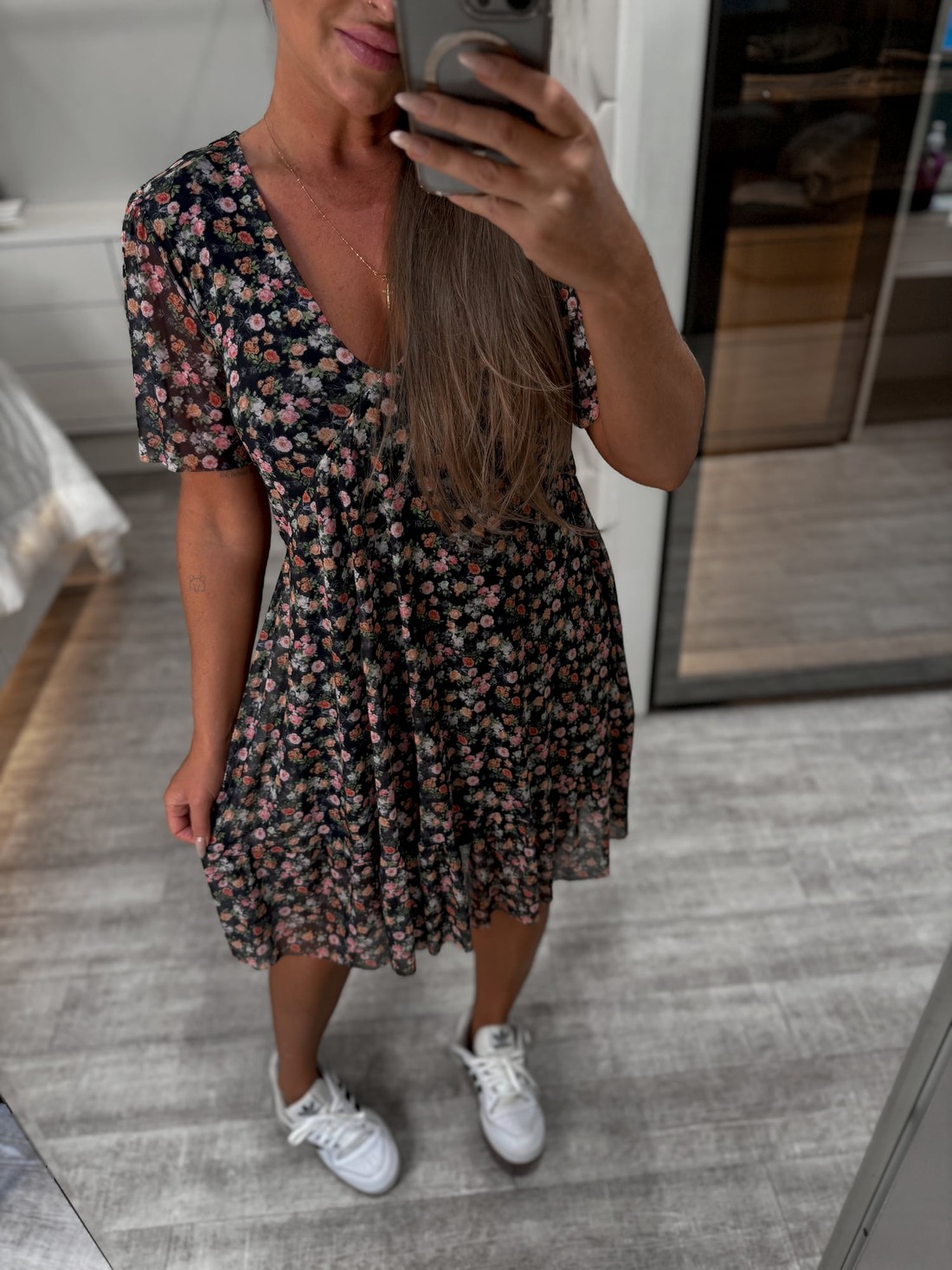 Vestido manga curta em tule com estampa de flores Vestido manga curta em tule com estampa de flores