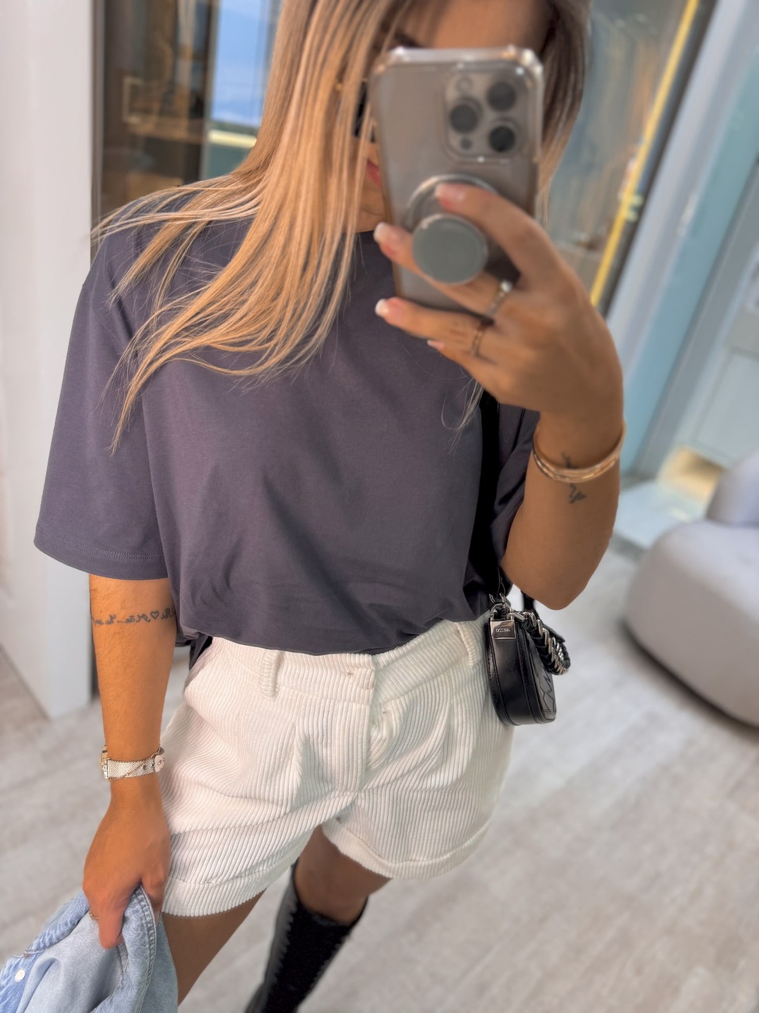 Short veludo cotelê off white